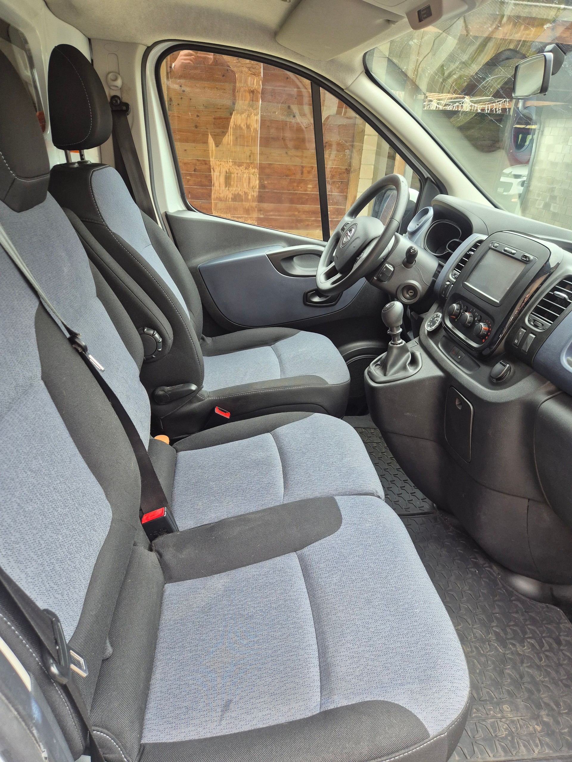 OPEL VIVARO-image-7