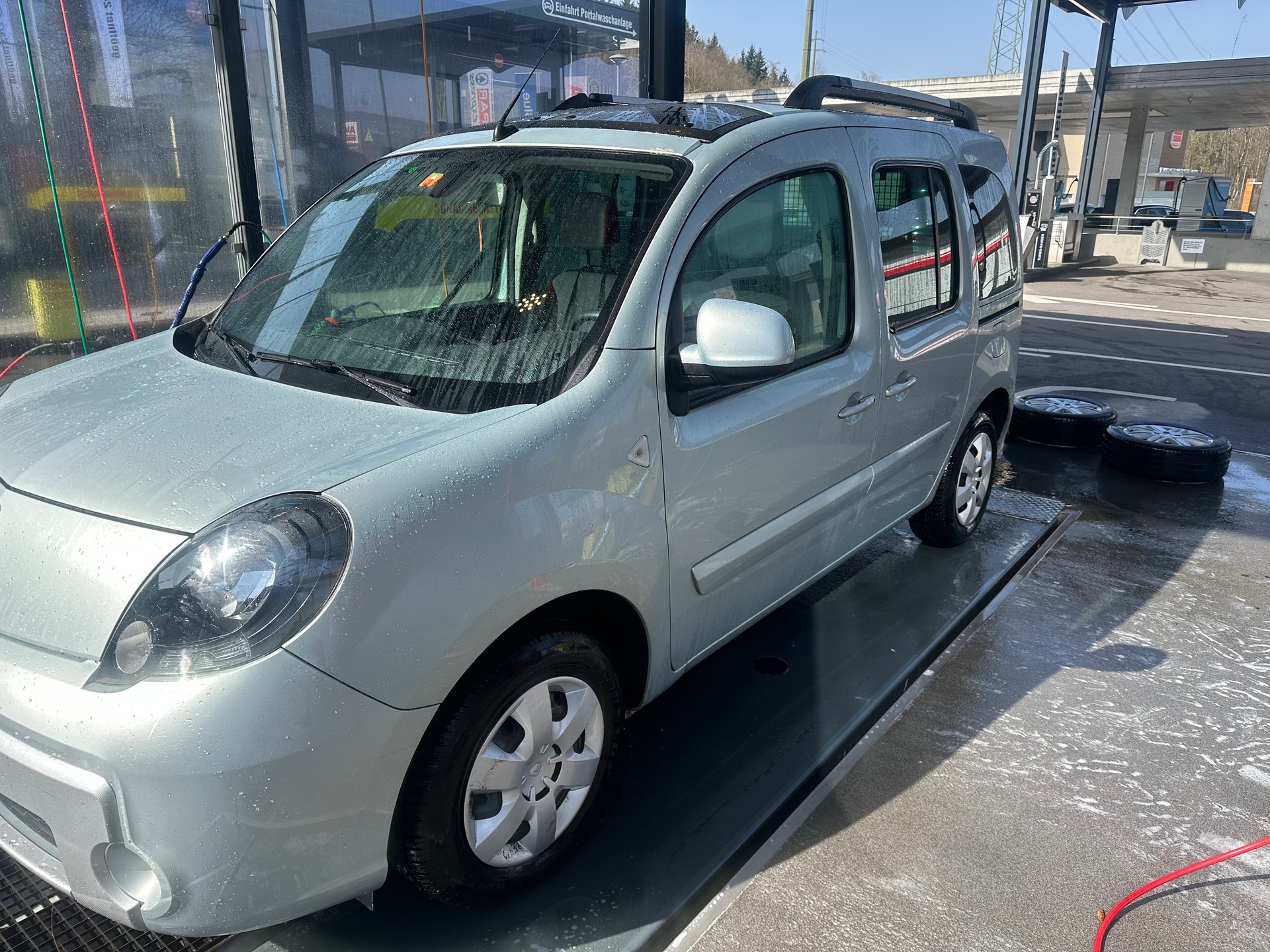 RENAULT Kangoo 1.5 dCi Happy Family-image-1