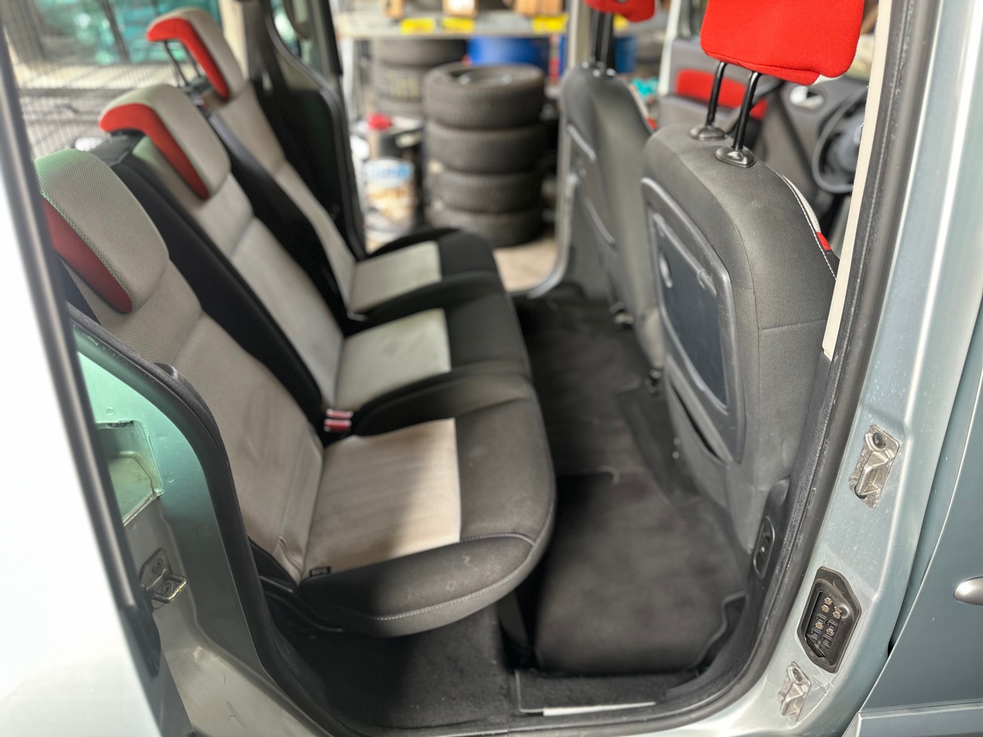 RENAULT Kangoo 1.5 dCi Happy Family-image-10