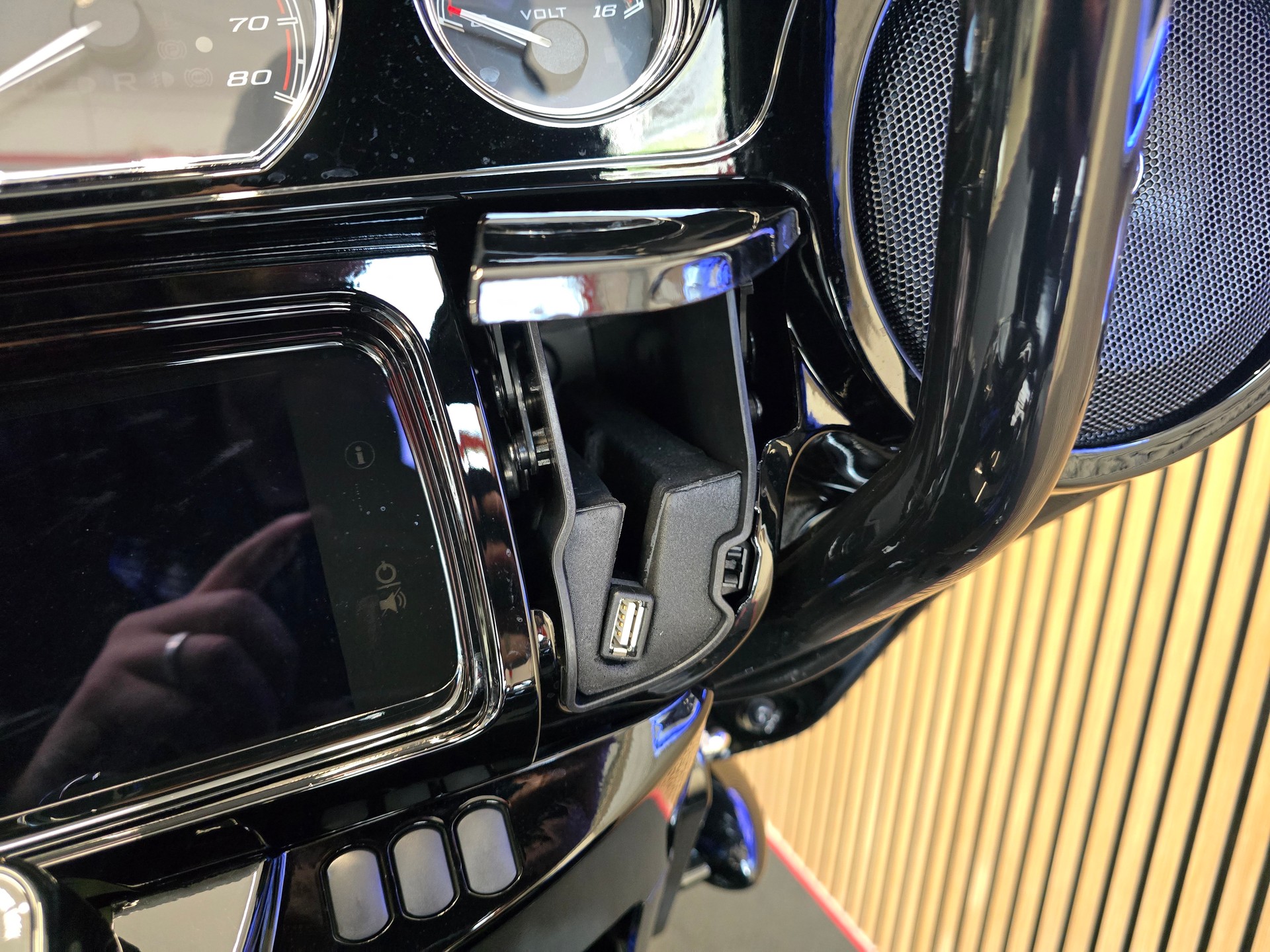 HARLEY-DAVIDSON Street Glide ST-image-9