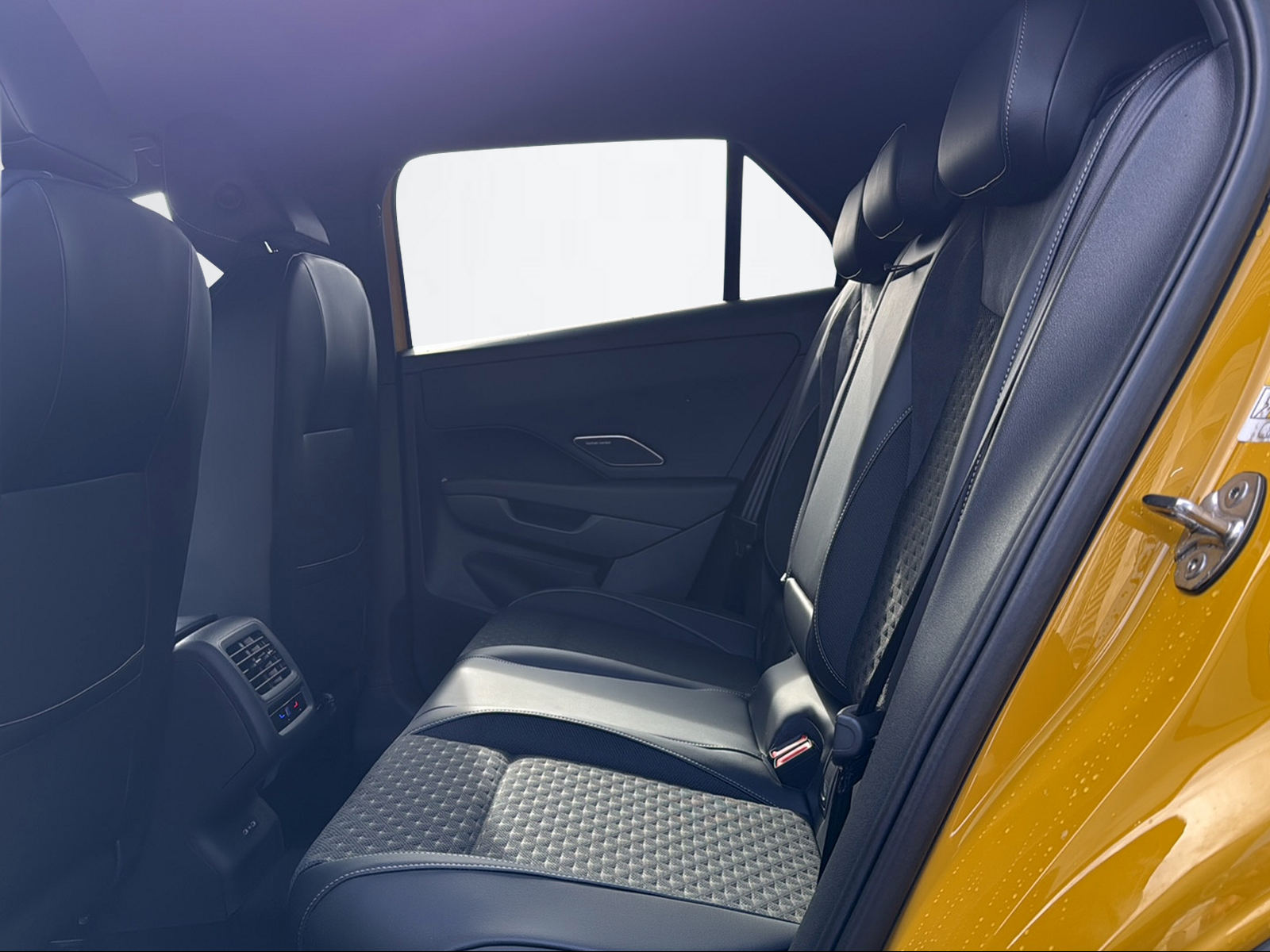 VW T-Roc 1.5 eTSI R-Line DSG-image-8