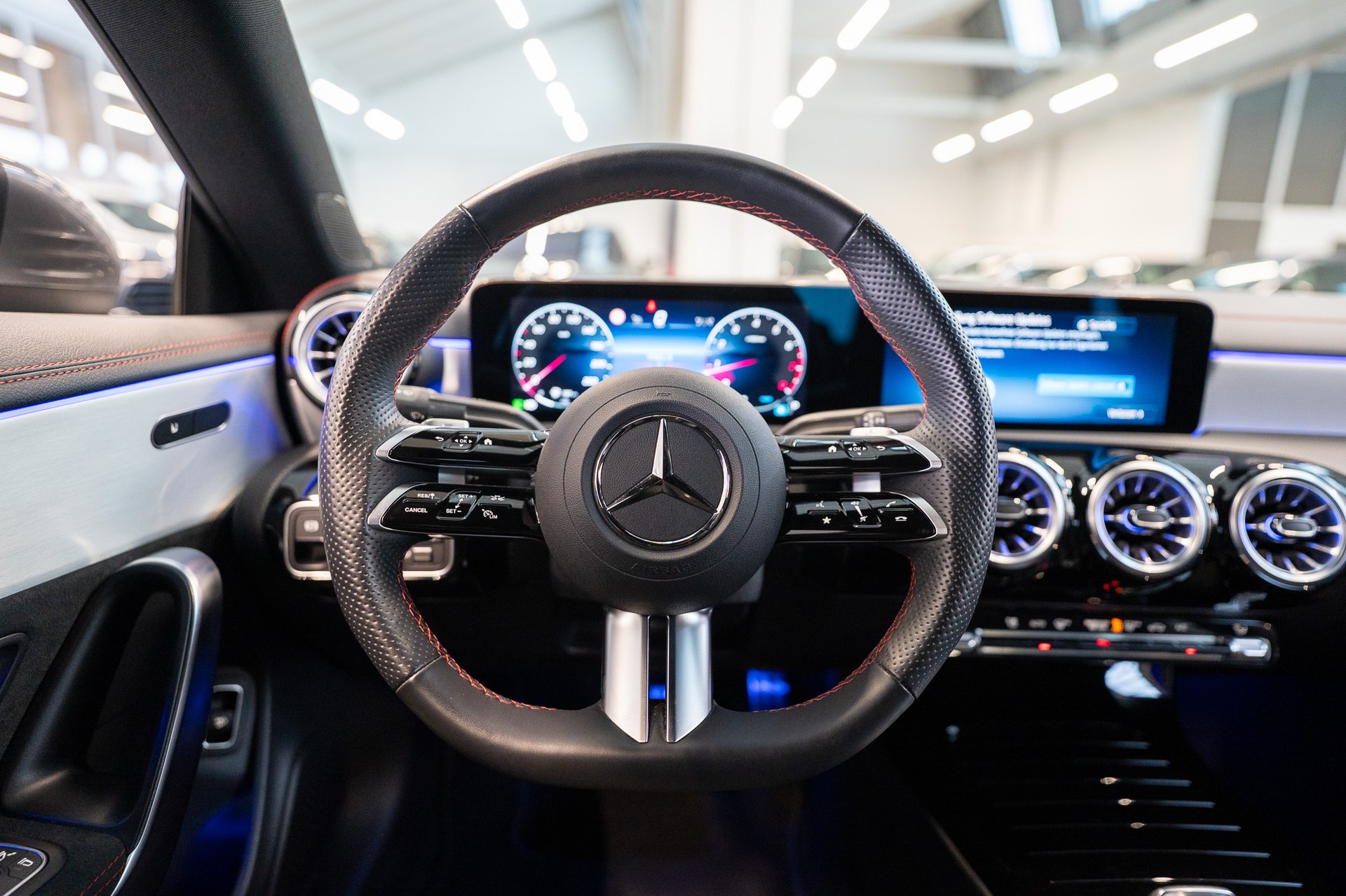 MERCEDES-BENZ CLA 220 AMG Line 4matic / Facelift / Rückfahrkamera / Ambientebeleuchtung-image-17