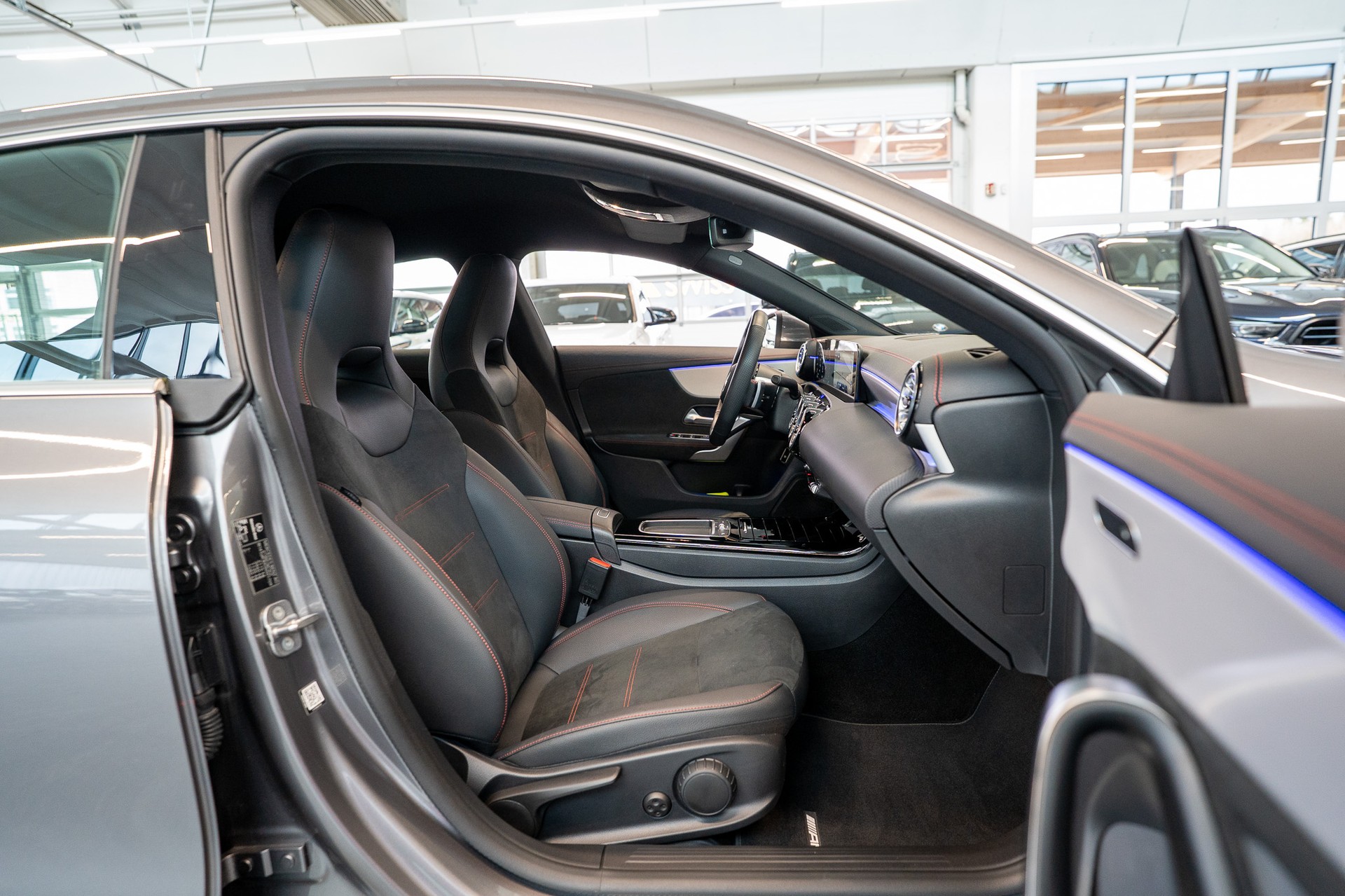 MERCEDES-BENZ CLA 220 AMG Line 4matic / Facelift / Rückfahrkamera / Ambientebeleuchtung-image-14