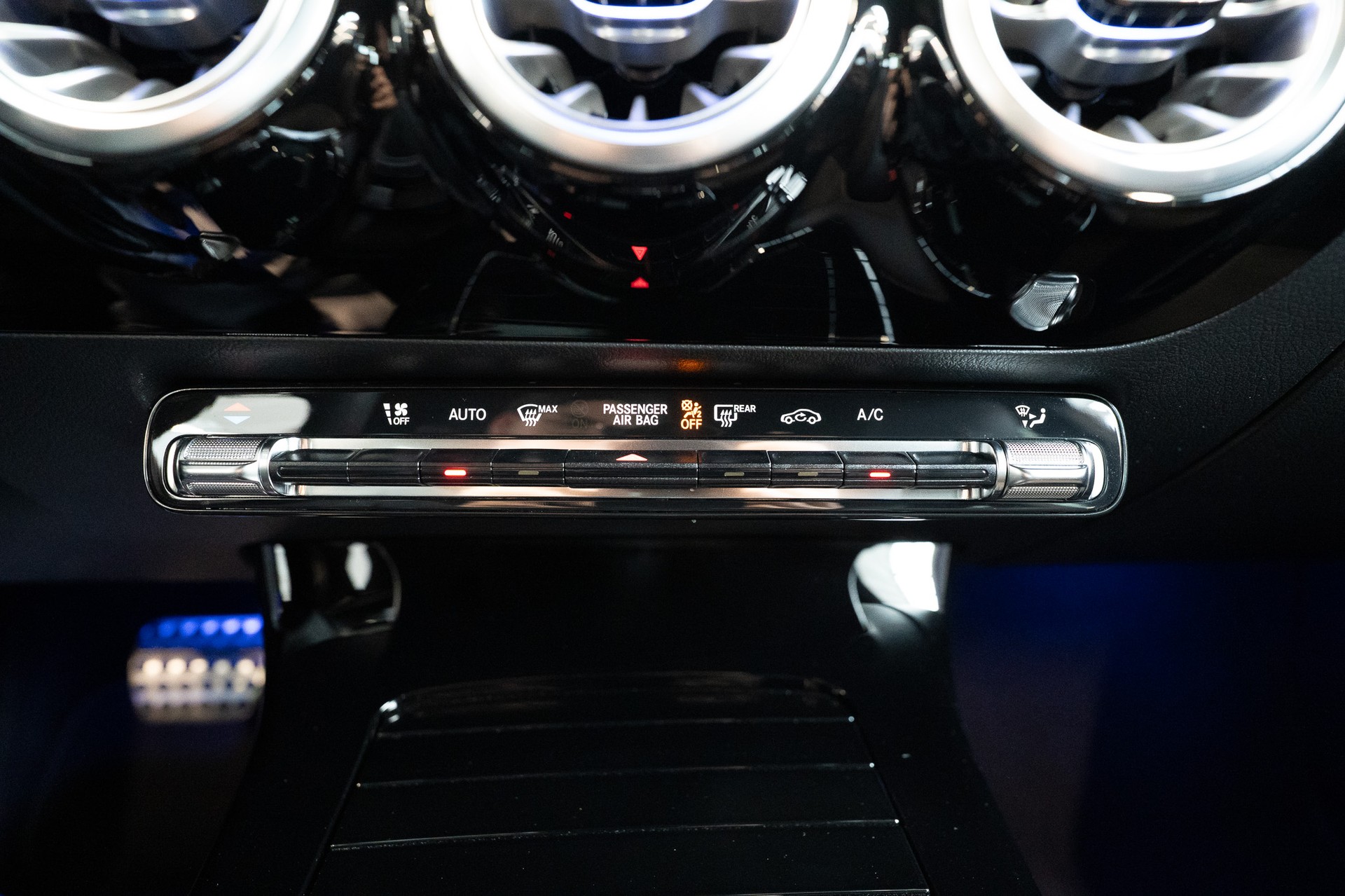 MERCEDES-BENZ CLA 220 AMG Line 4matic / Facelift / Rückfahrkamera / Ambientebeleuchtung-image-22