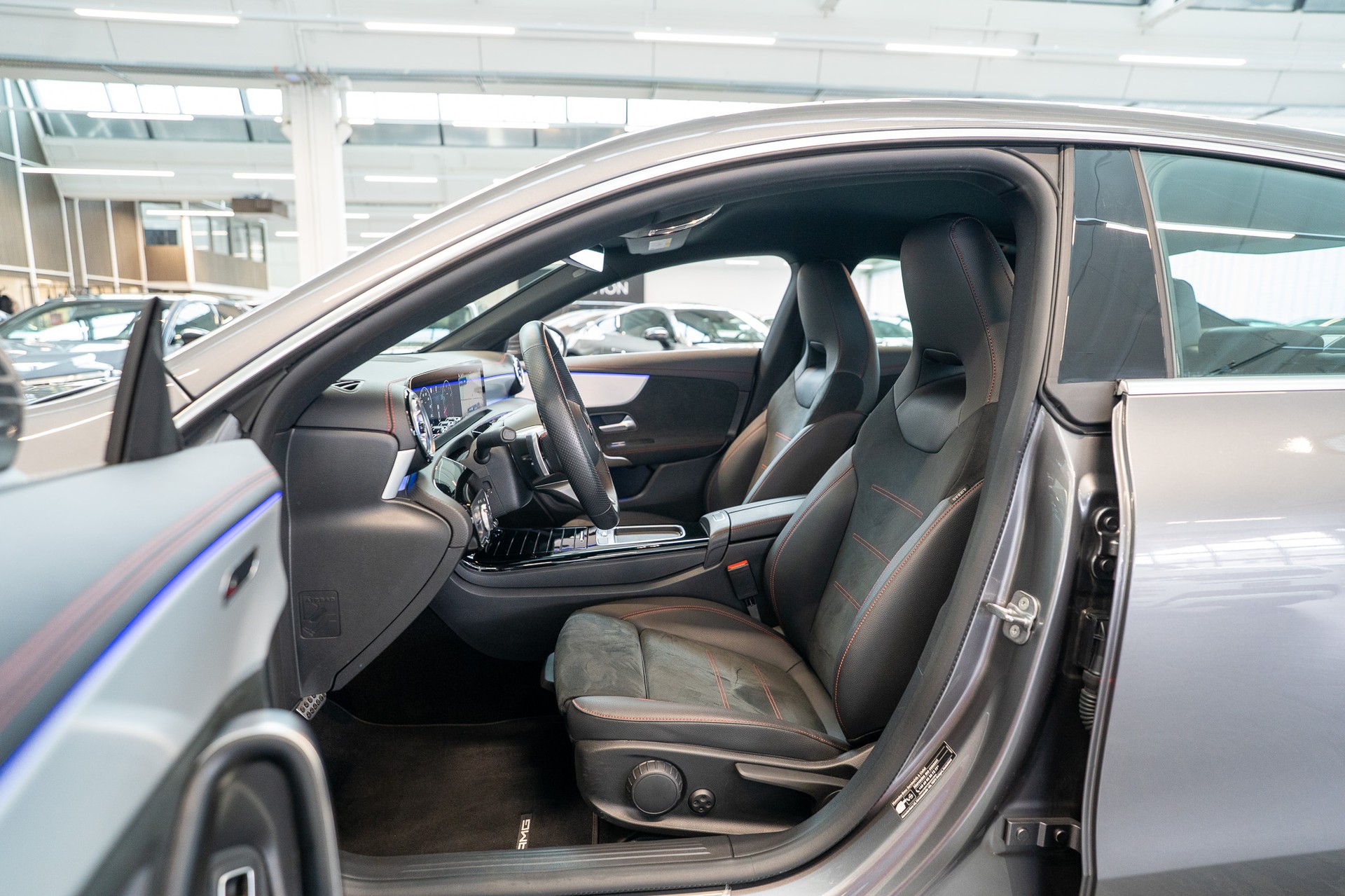 MERCEDES-BENZ CLA 220 AMG Line 4matic / Facelift / Rückfahrkamera / Ambientebeleuchtung-image-8