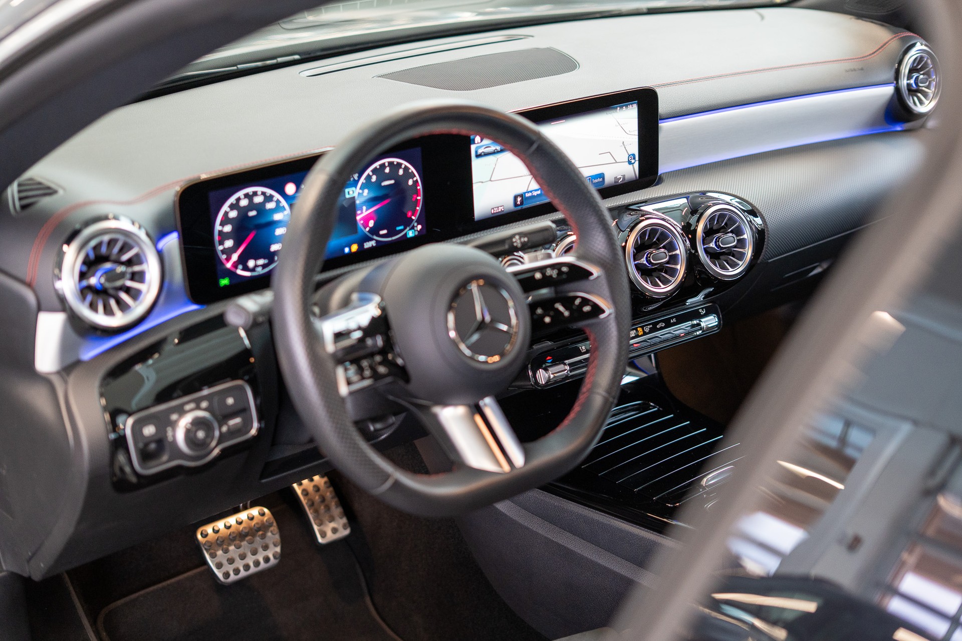 MERCEDES-BENZ CLA 220 AMG Line 4matic / Facelift / Rückfahrkamera / Ambientebeleuchtung-image-9