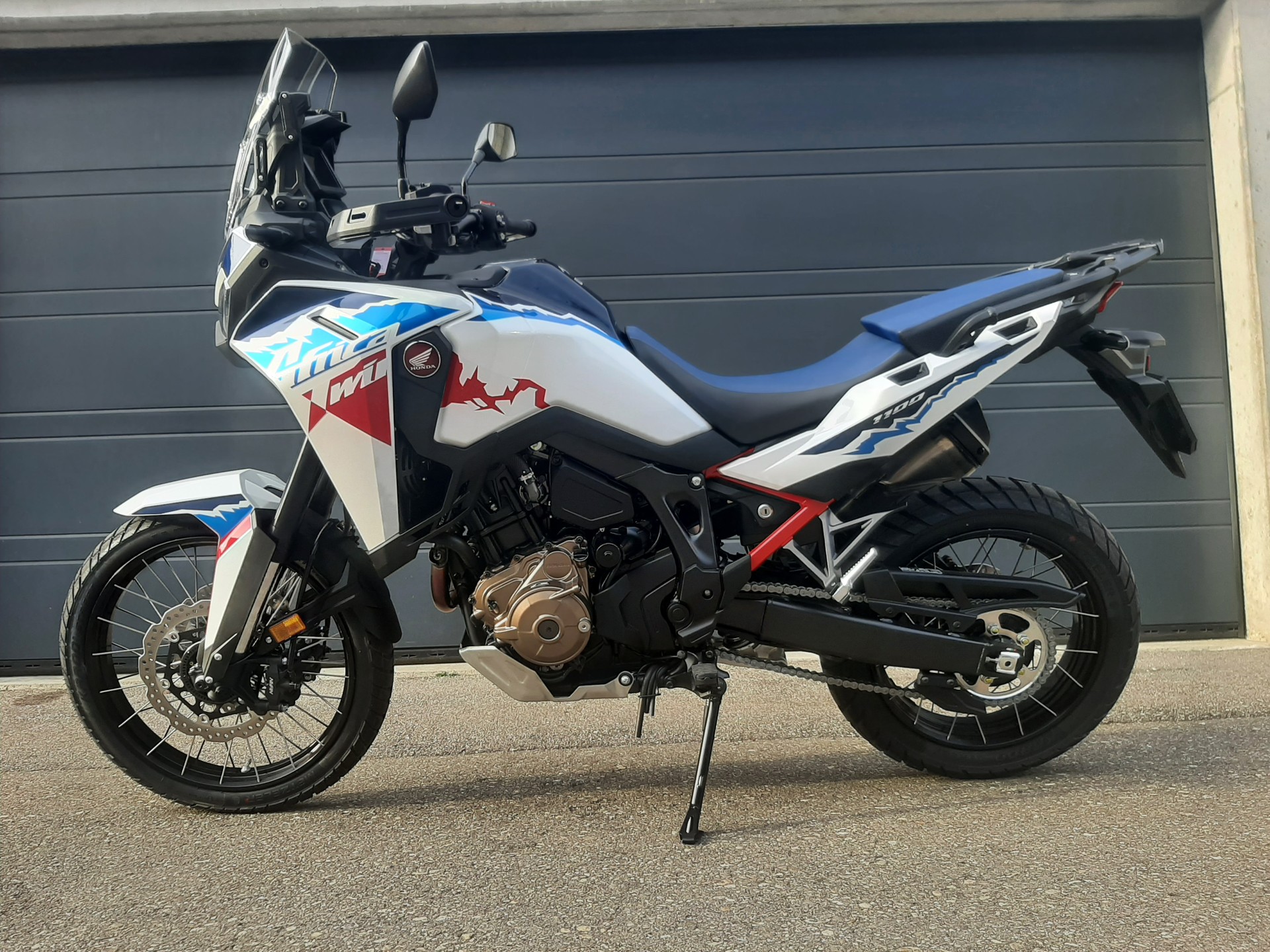 HONDA CRF 1100 DCT Africa Twin E-Fahrwerk-showroom-element-1