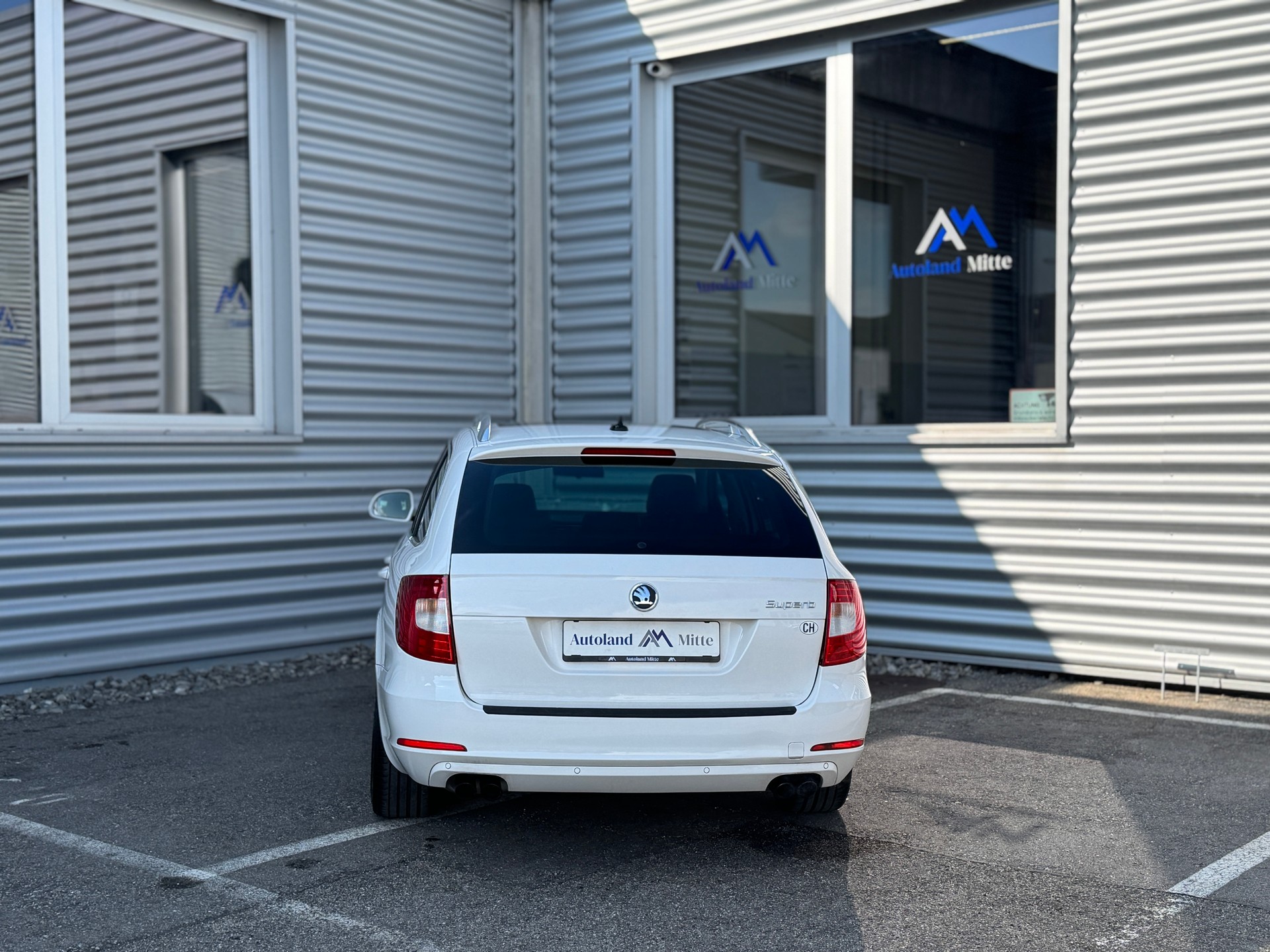 SKODA Superb Combi 2.0 TSI Ambition DSG-showroom-element-3