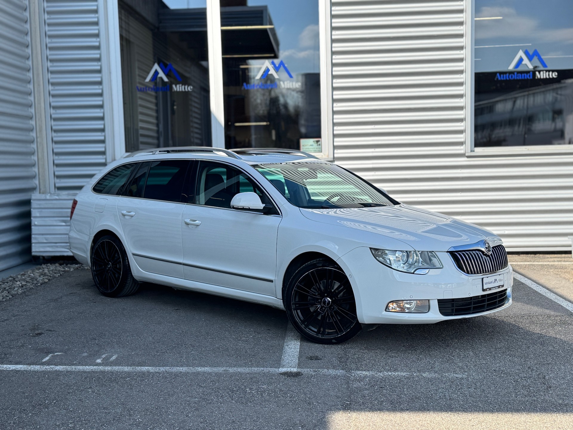 SKODA Superb Combi 2.0 TSI Ambition DSG-showroom-element-1