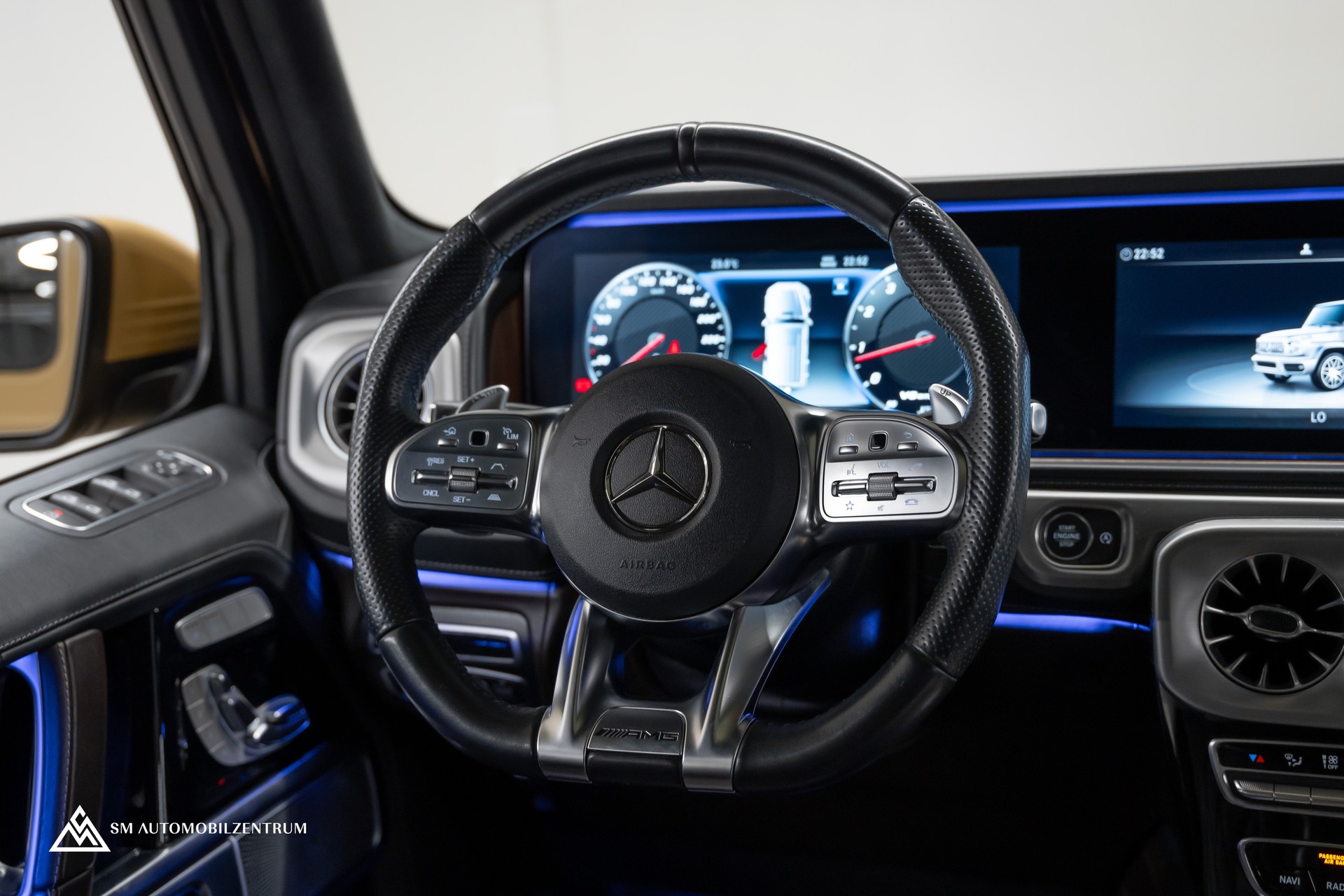 MERCEDES-BENZ G 63 AMG / Wüstensand / Burmester / Massage / 360° / Schiebedach-image-14