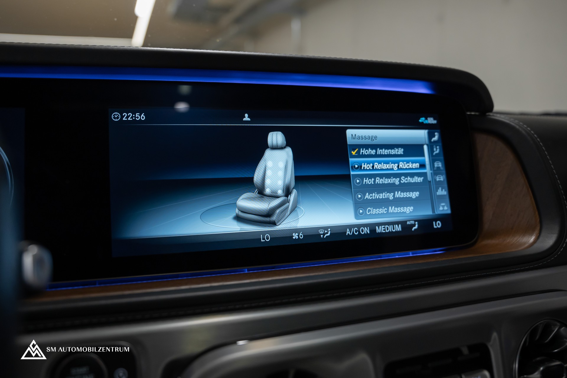 MERCEDES-BENZ G 63 AMG / Wüstensand / Burmester / Massage / 360° / Schiebedach-image-28