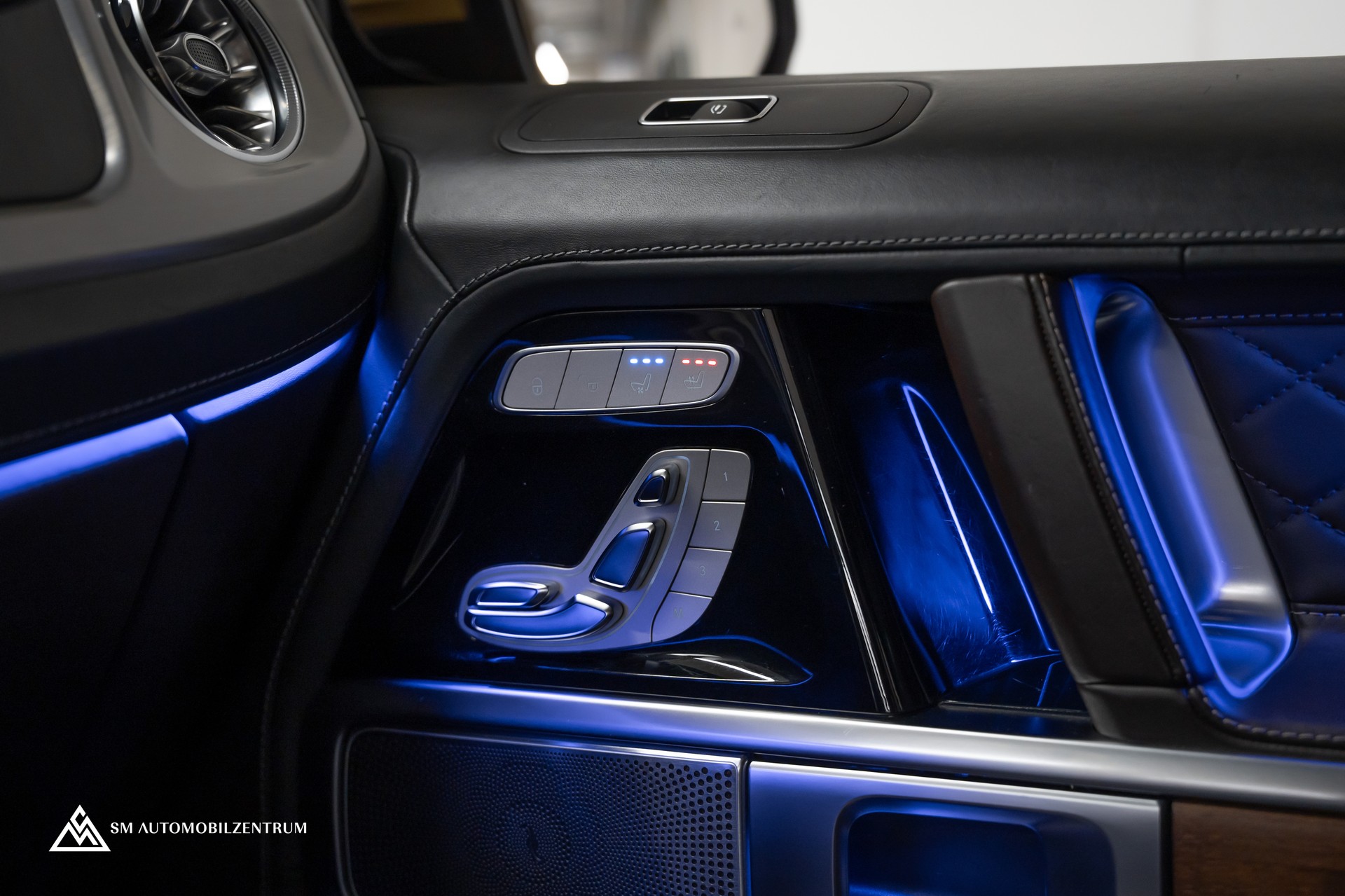 MERCEDES-BENZ G 63 AMG / Wüstensand / Burmester / Massage / 360° / Schiebedach-image-24