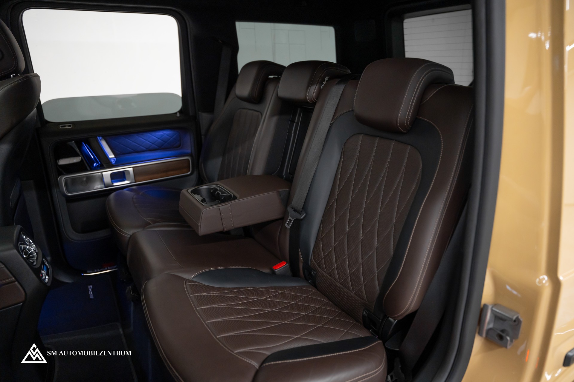 MERCEDES-BENZ G 63 AMG / Wüstensand / Burmester / Massage / 360° / Schiebedach-image-19