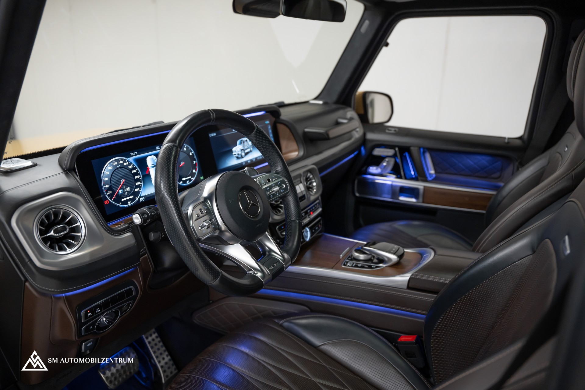 MERCEDES-BENZ G 63 AMG / Wüstensand / Burmester / Massage / 360° / Schiebedach-image-15