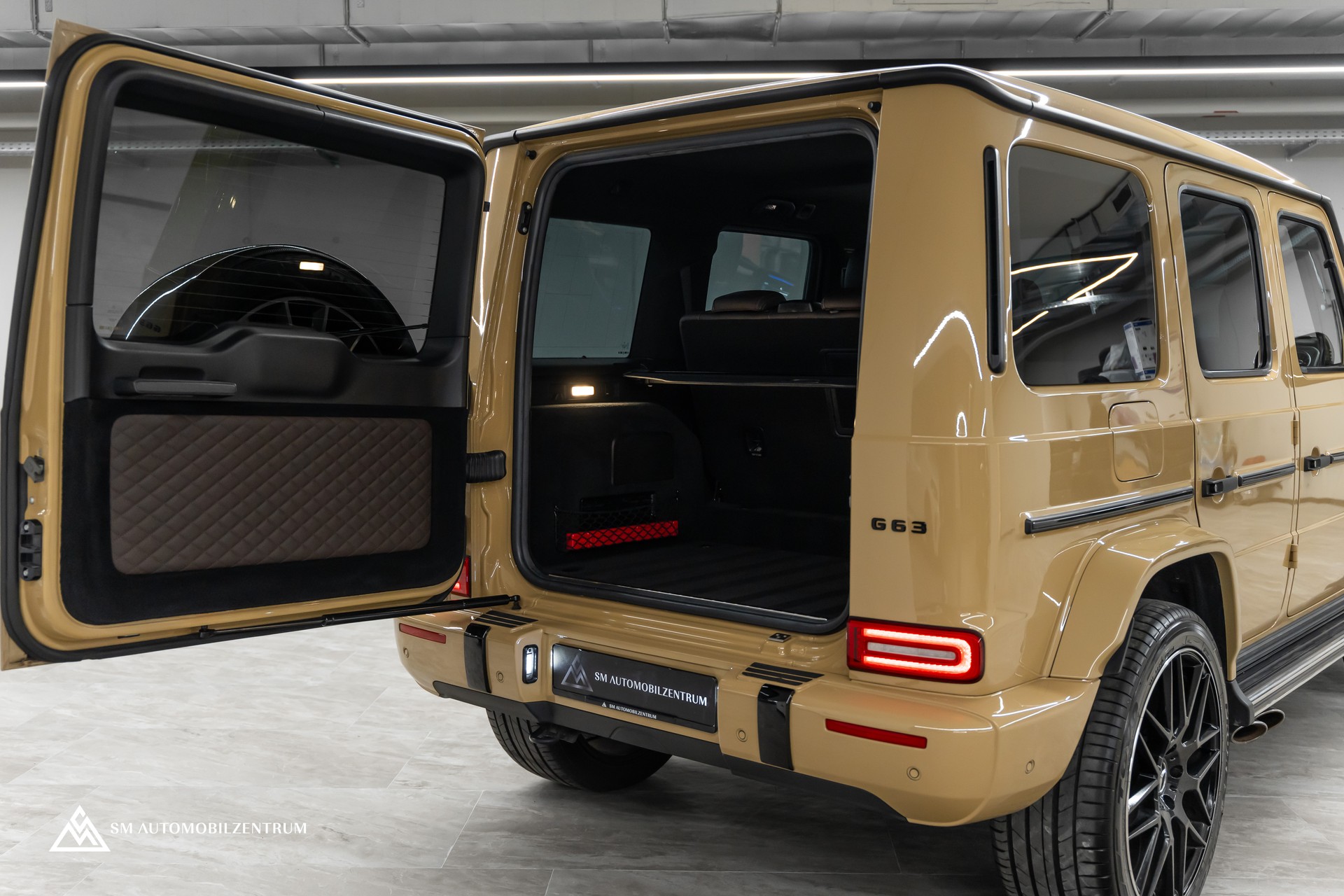 MERCEDES-BENZ G 63 AMG / Wüstensand / Burmester / Massage / 360° / Schiebedach-image-10