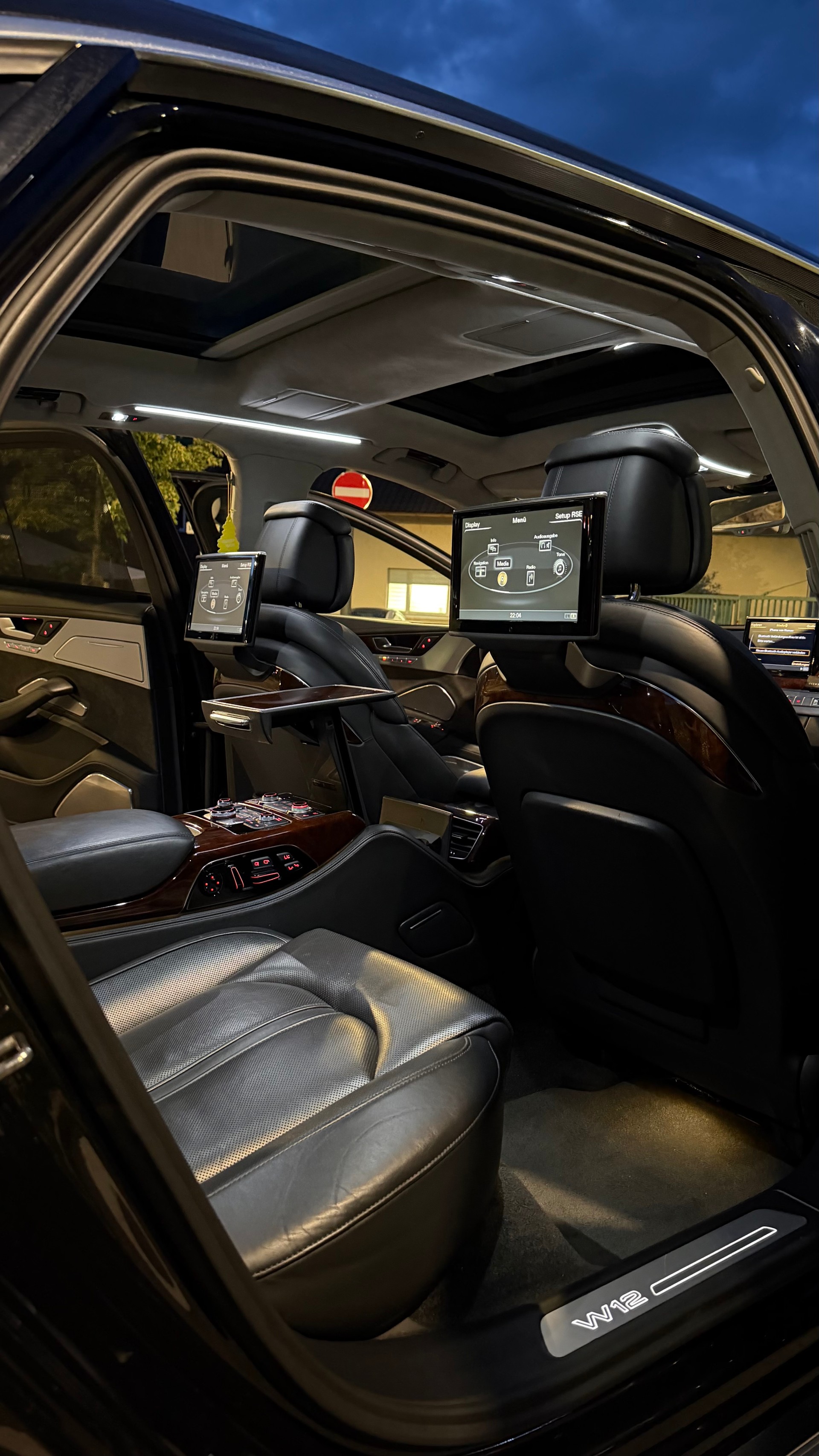 AUDI A8 L 6.3 FSI W12 quattro tiptronic-image-12