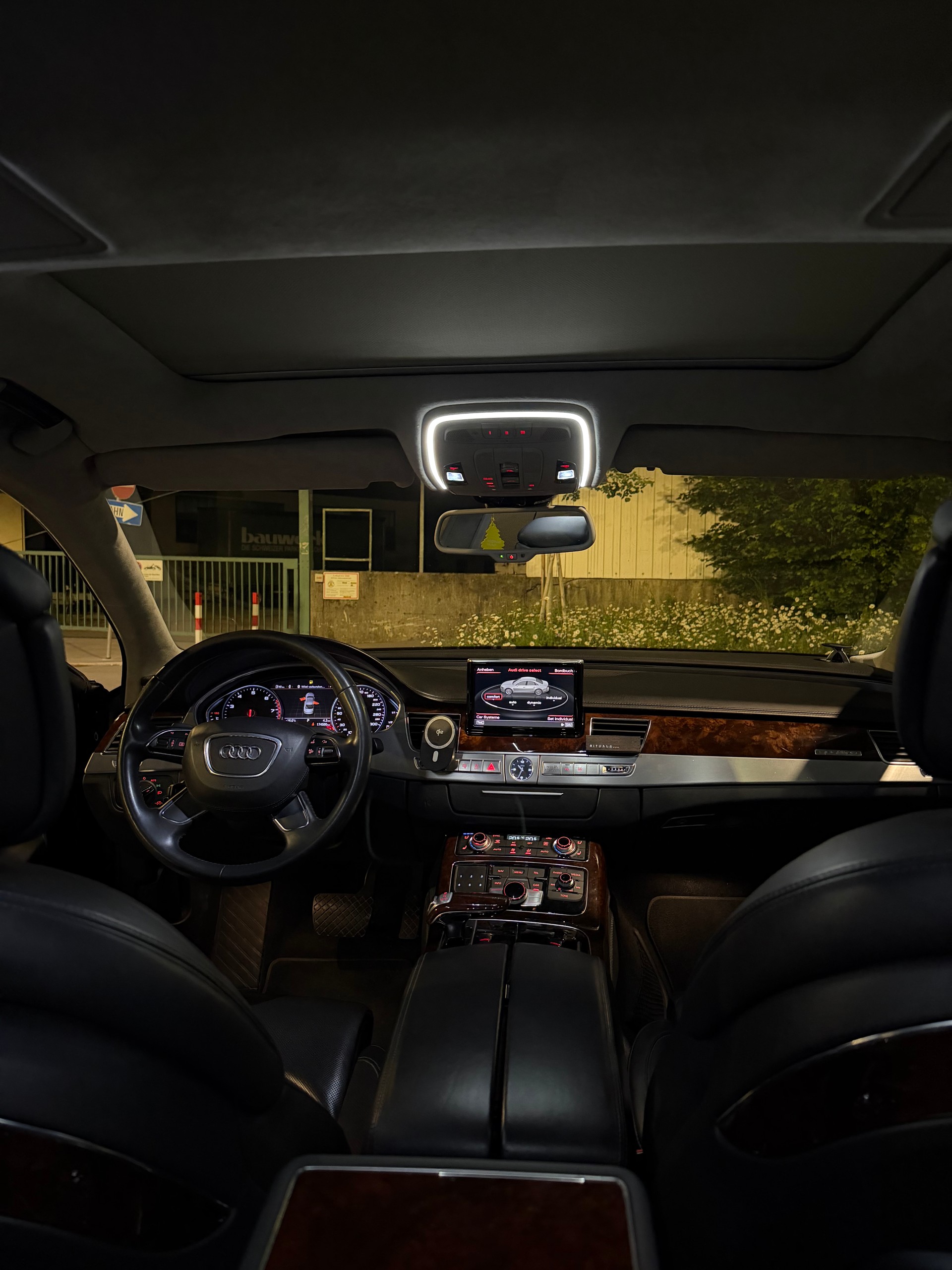 AUDI A8 L 6.3 FSI W12 quattro tiptronic-image-10