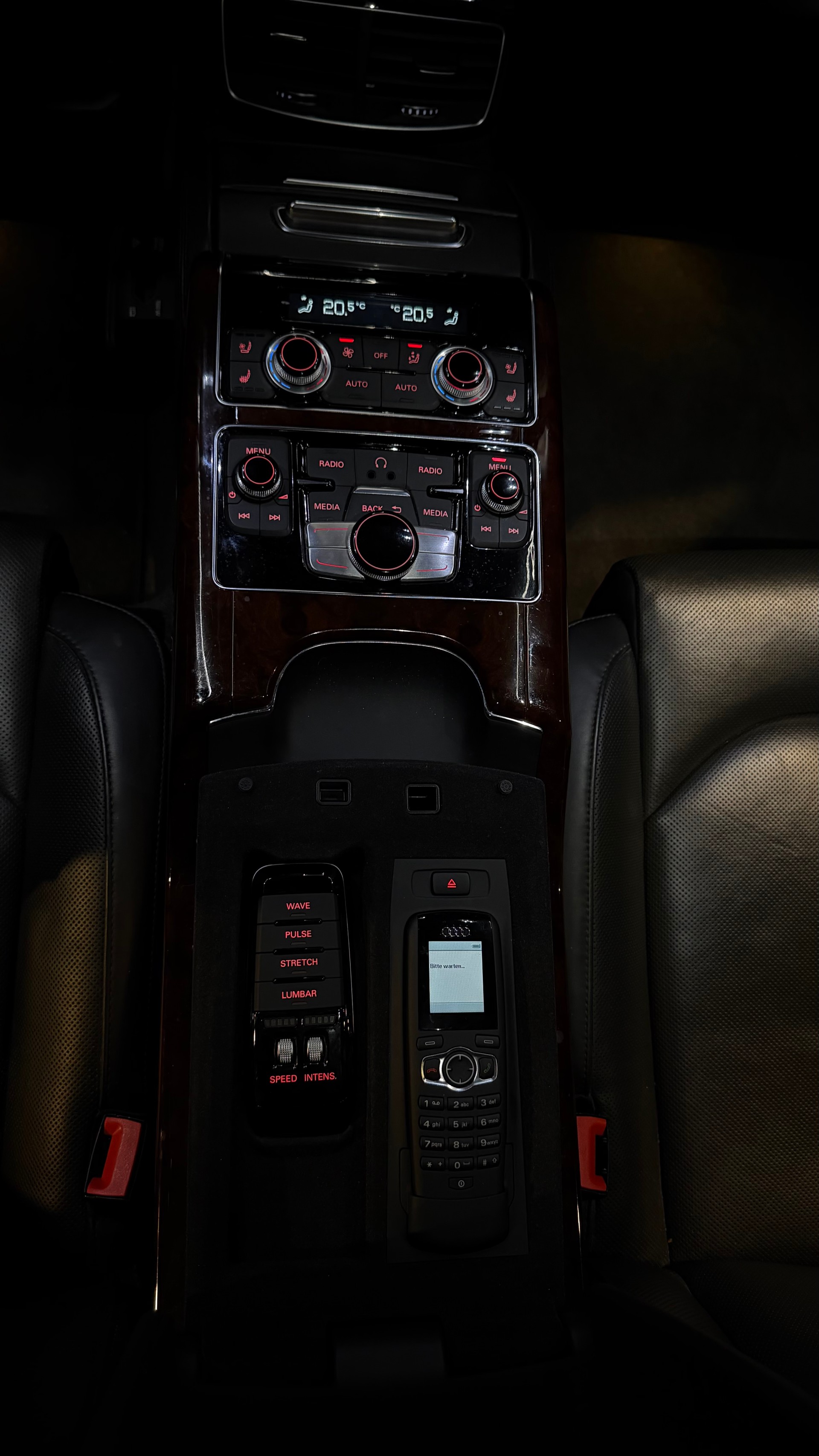 AUDI A8 L 6.3 FSI W12 quattro tiptronic-image-18