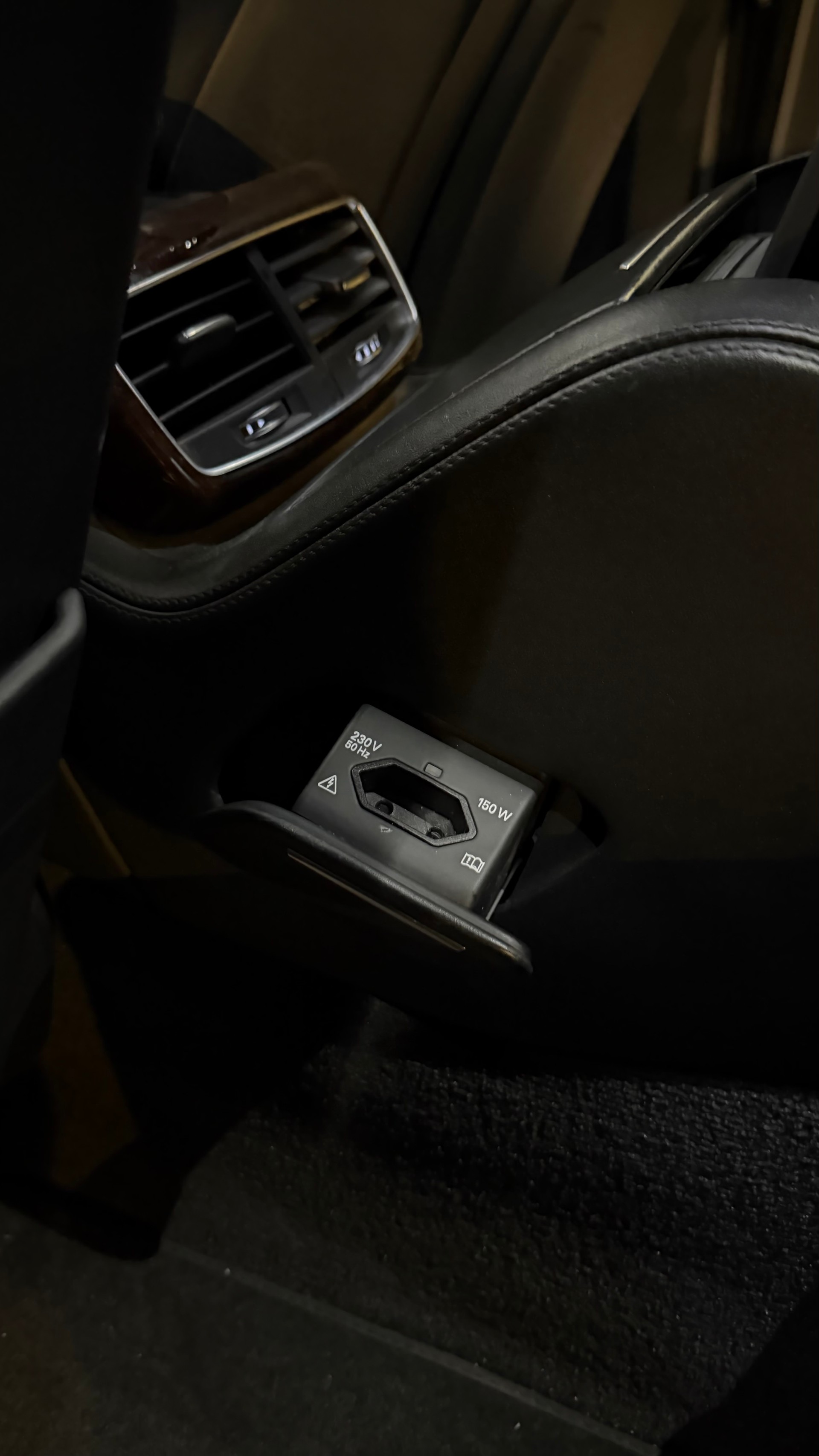 AUDI A8 L 6.3 FSI W12 quattro tiptronic-image-17