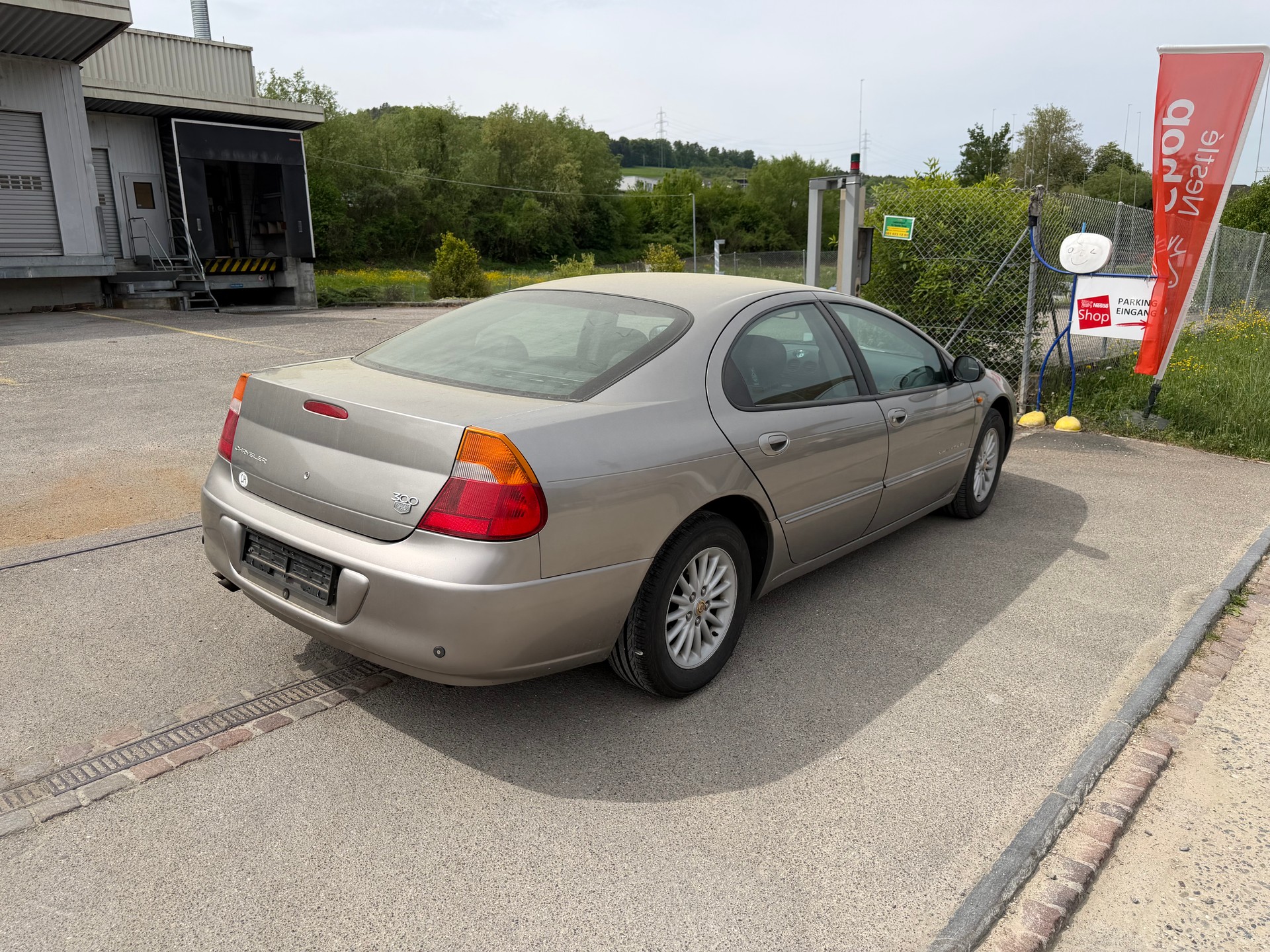 CHRYSLER 300M-image-2