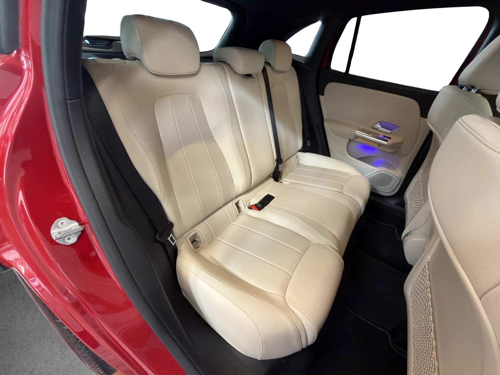 MERCEDES-BENZ GLA 200 4MATIC-image-18