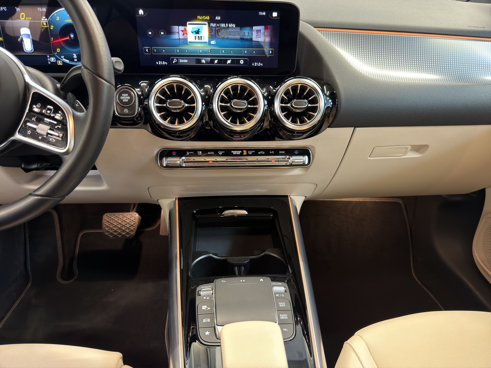MERCEDES-BENZ GLA 200 4MATIC-image-13