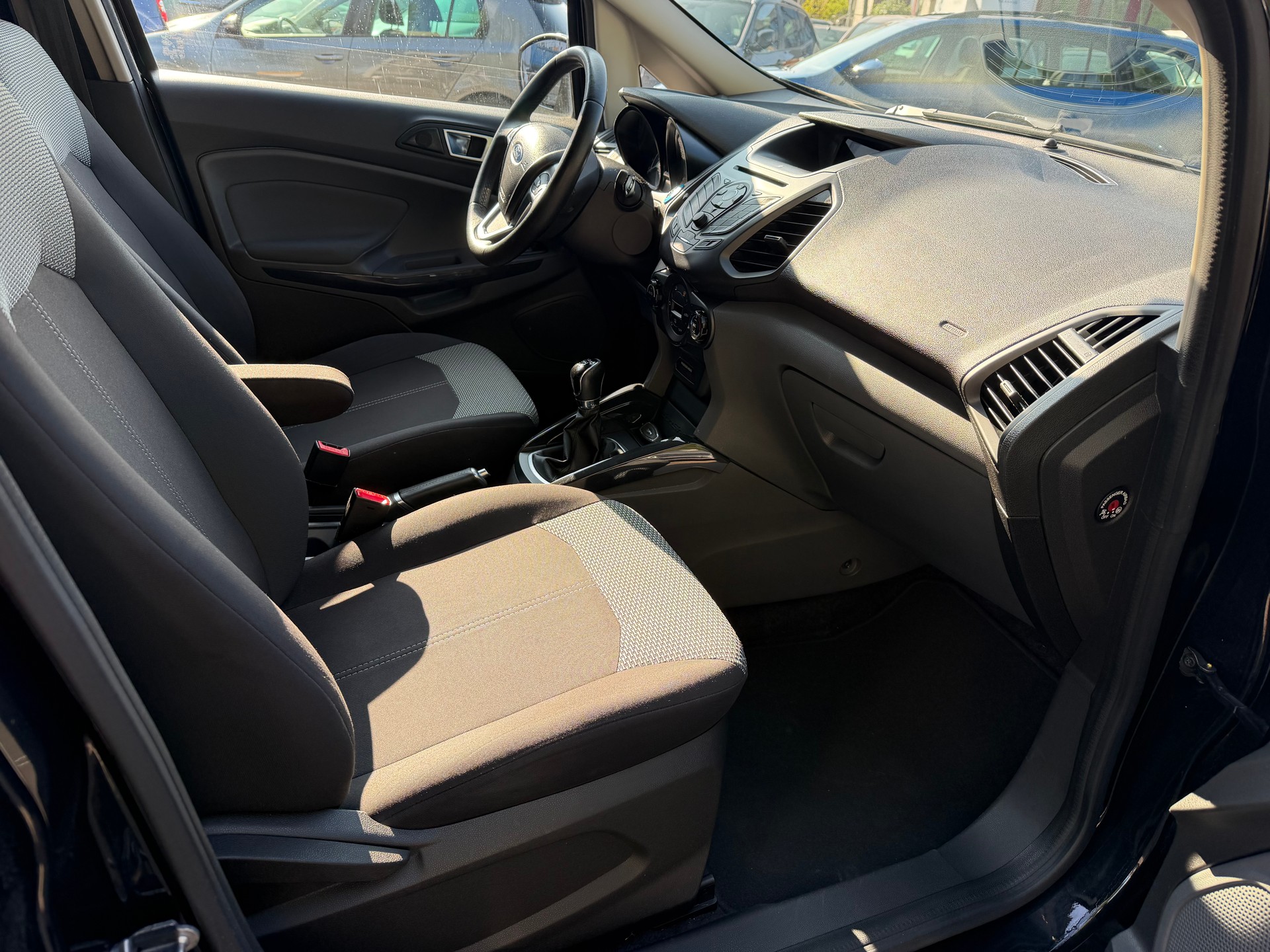 FORD EcoSport 1.0 SCTi Titanium-image-11