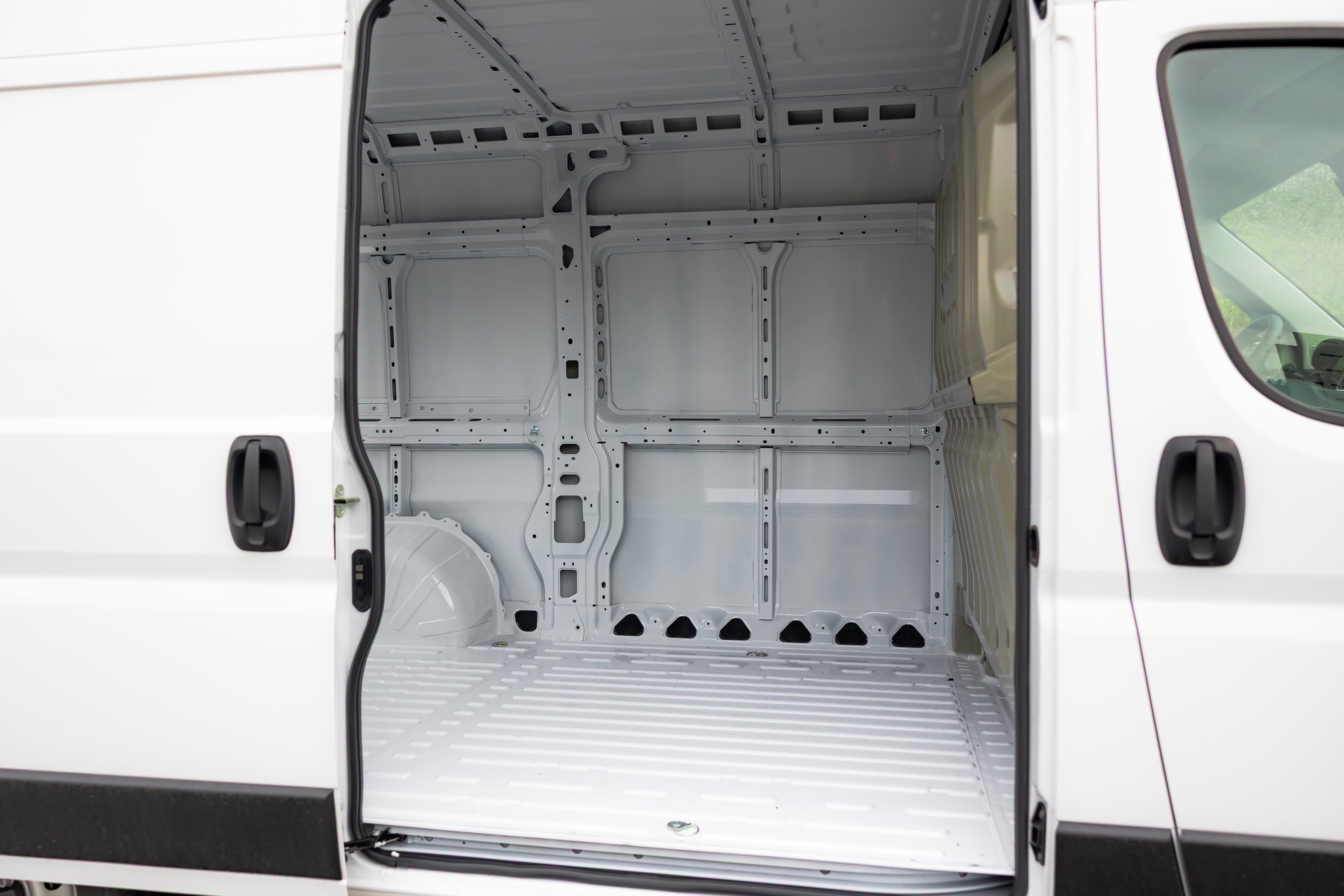 PEUGEOT Boxer 2.2 HDI L2H2 335-image-4