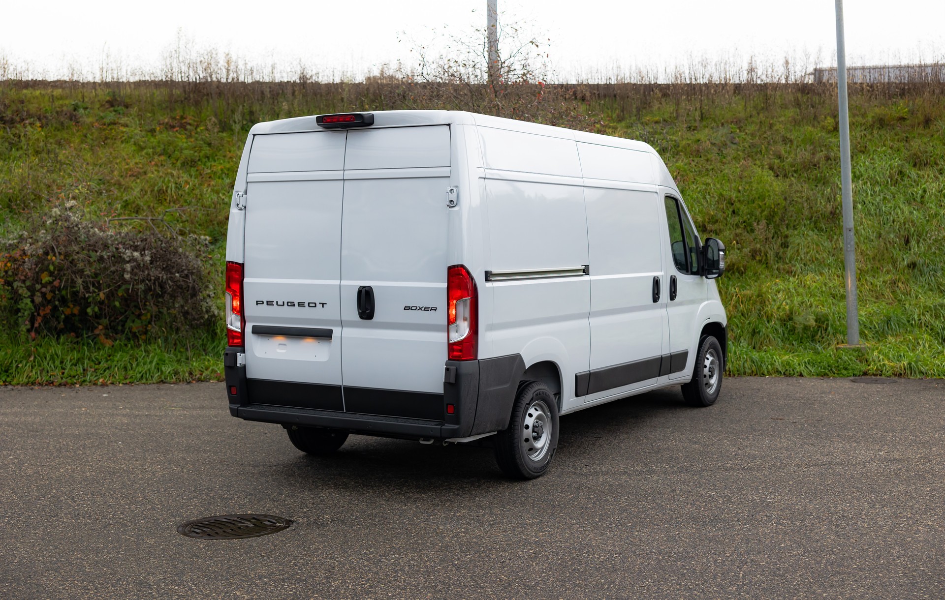 PEUGEOT Boxer 2.2 HDI L2H2 335-image-2
