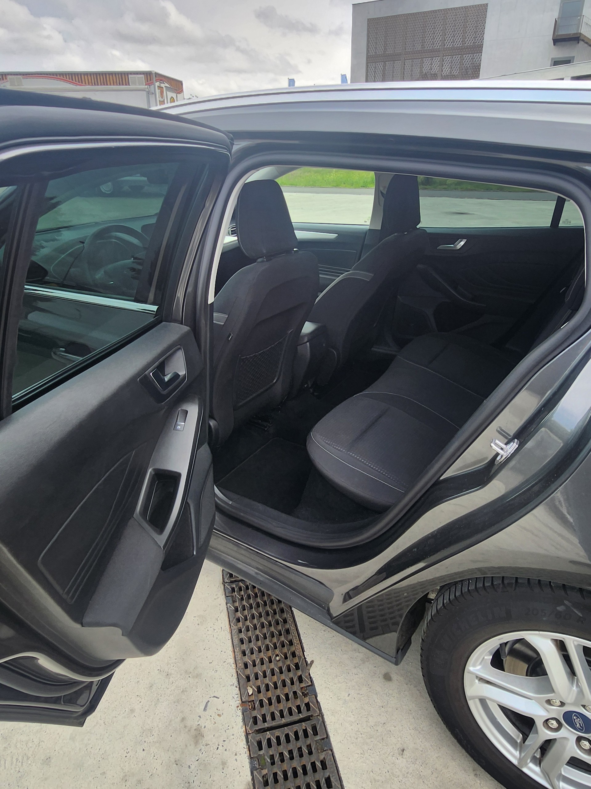FORD Focus 1.0 SCTi Business Automatic-image-13