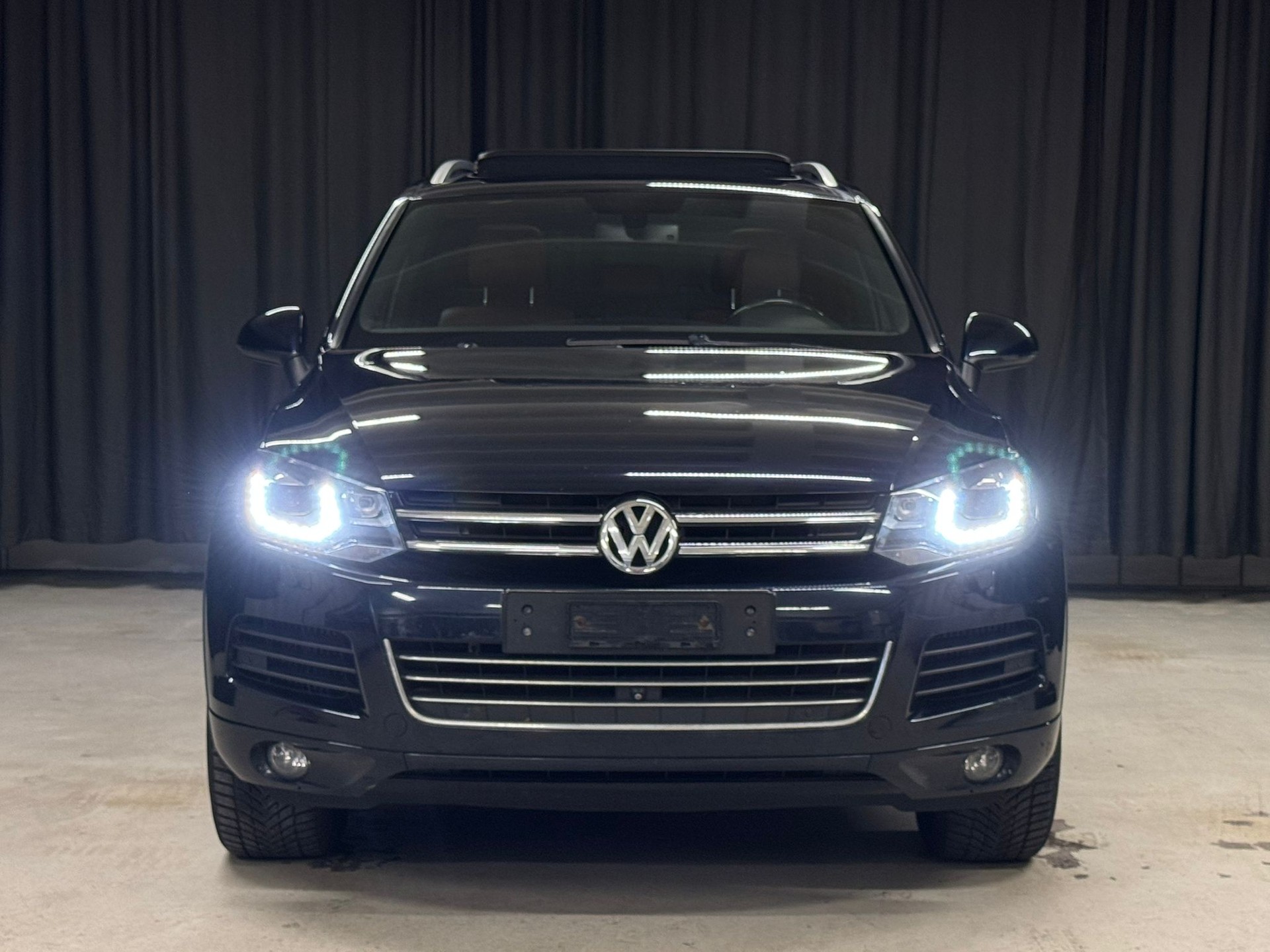 VW Touareg 3.0 TDI BlueMotion Technology Tiptronic-image-2