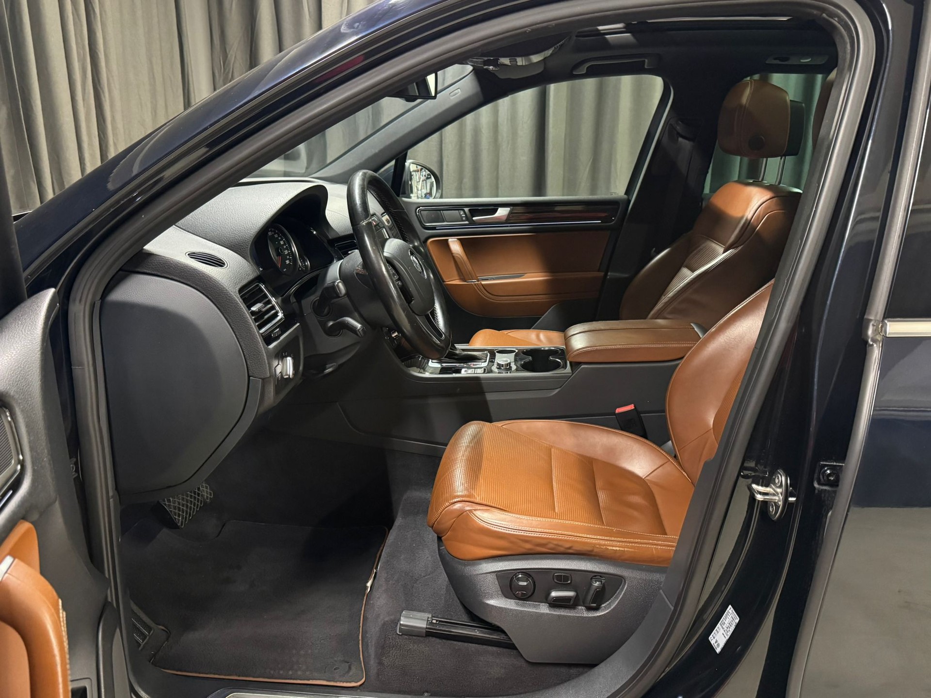 VW Touareg 3.0 TDI BlueMotion Technology Tiptronic-image-11