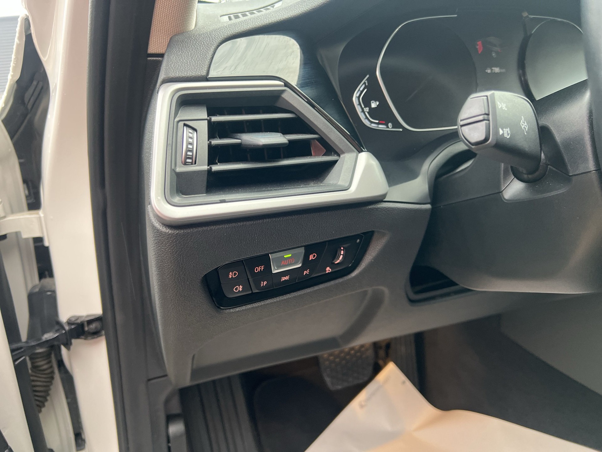 BMW 318i Touring Steptronic-image-19