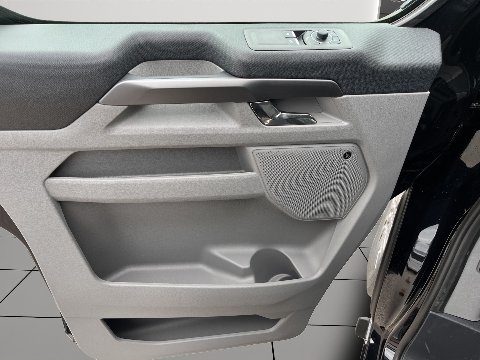 FORD Tourneo Bus 340 L2H1 65kWh Titanium-image-7