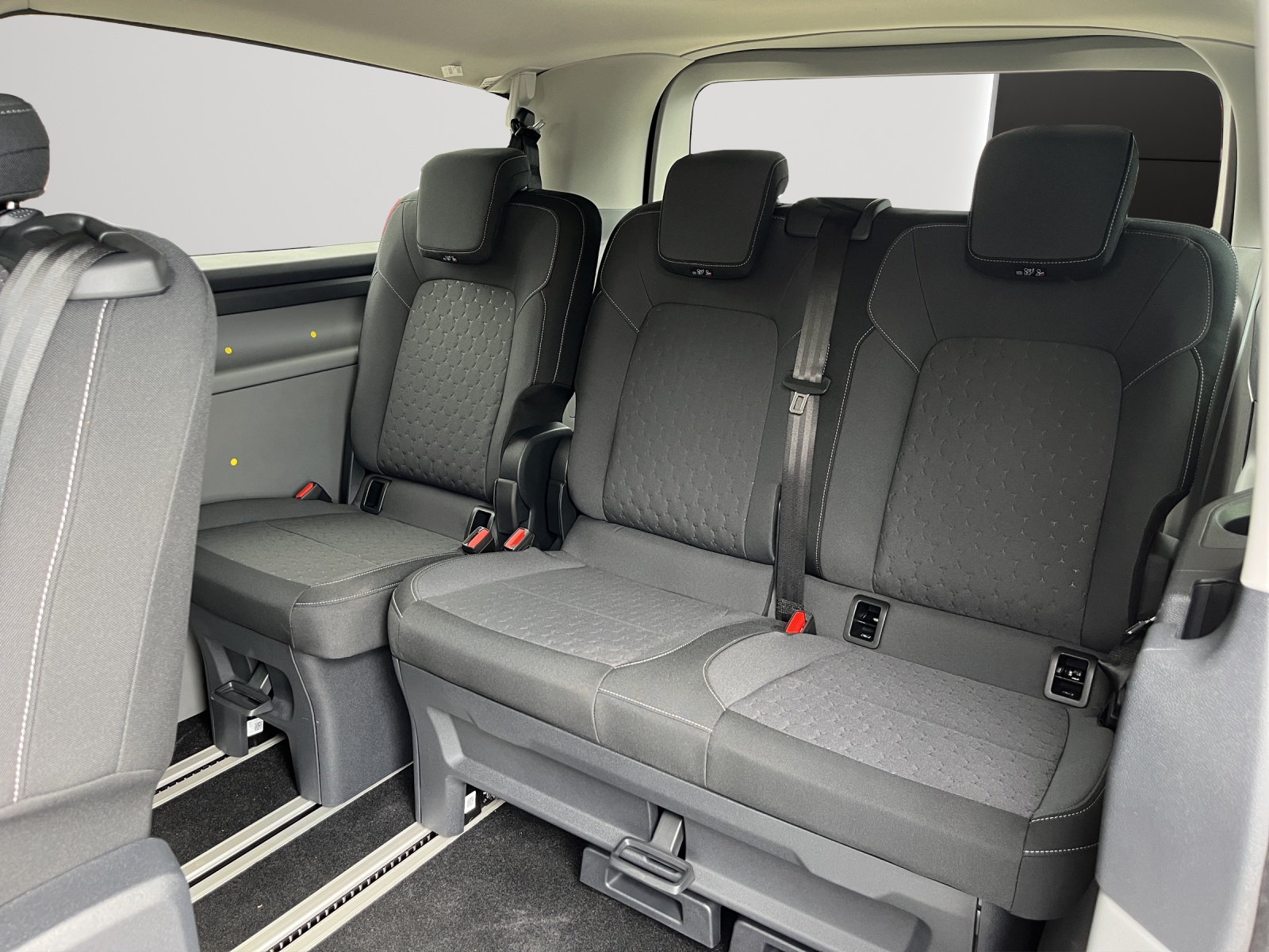 FORD Tourneo Bus 340 L2H1 65kWh Titanium-image-10