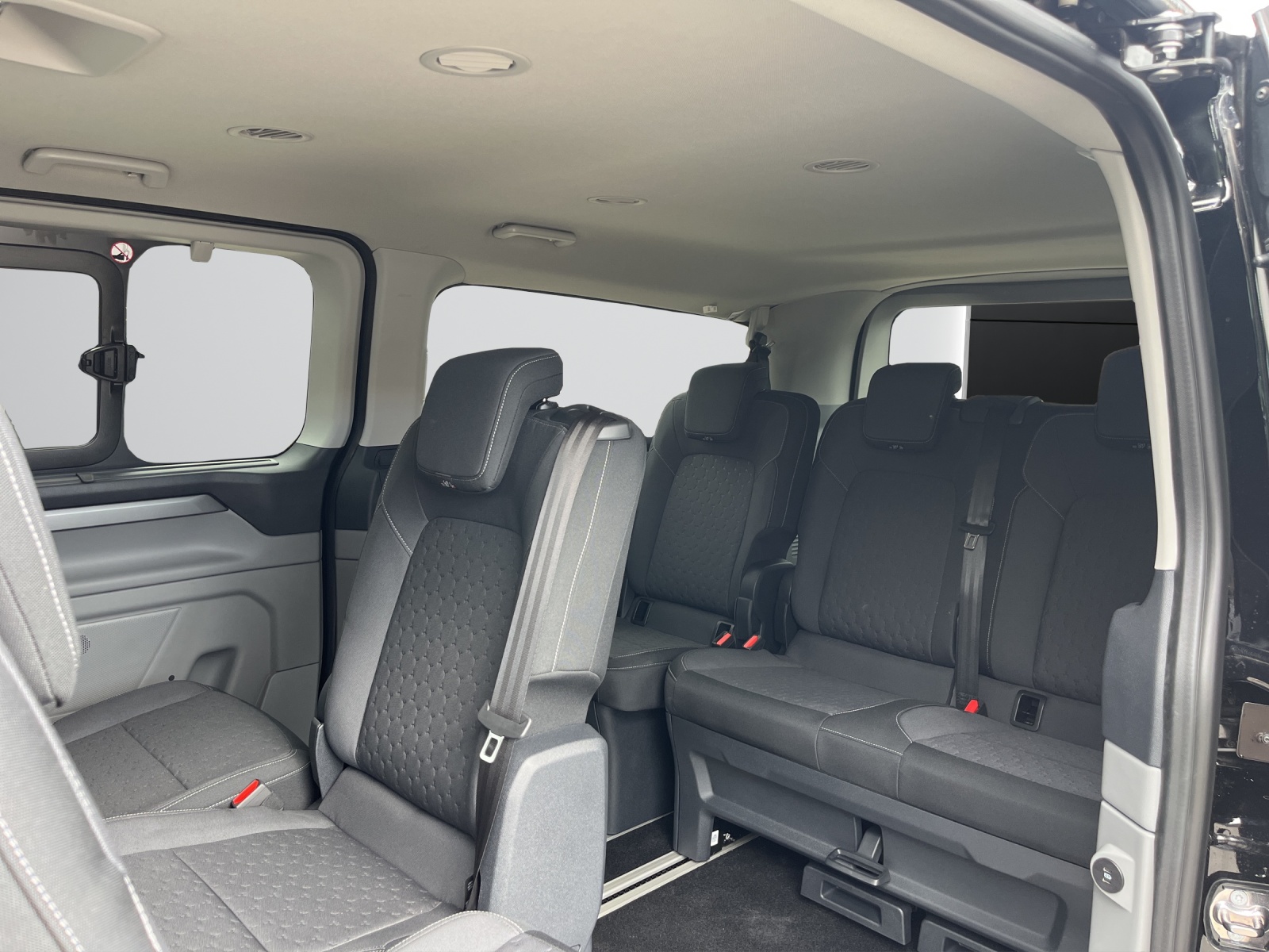 FORD Tourneo Bus 340 L2H1 65kWh Titanium-image-9