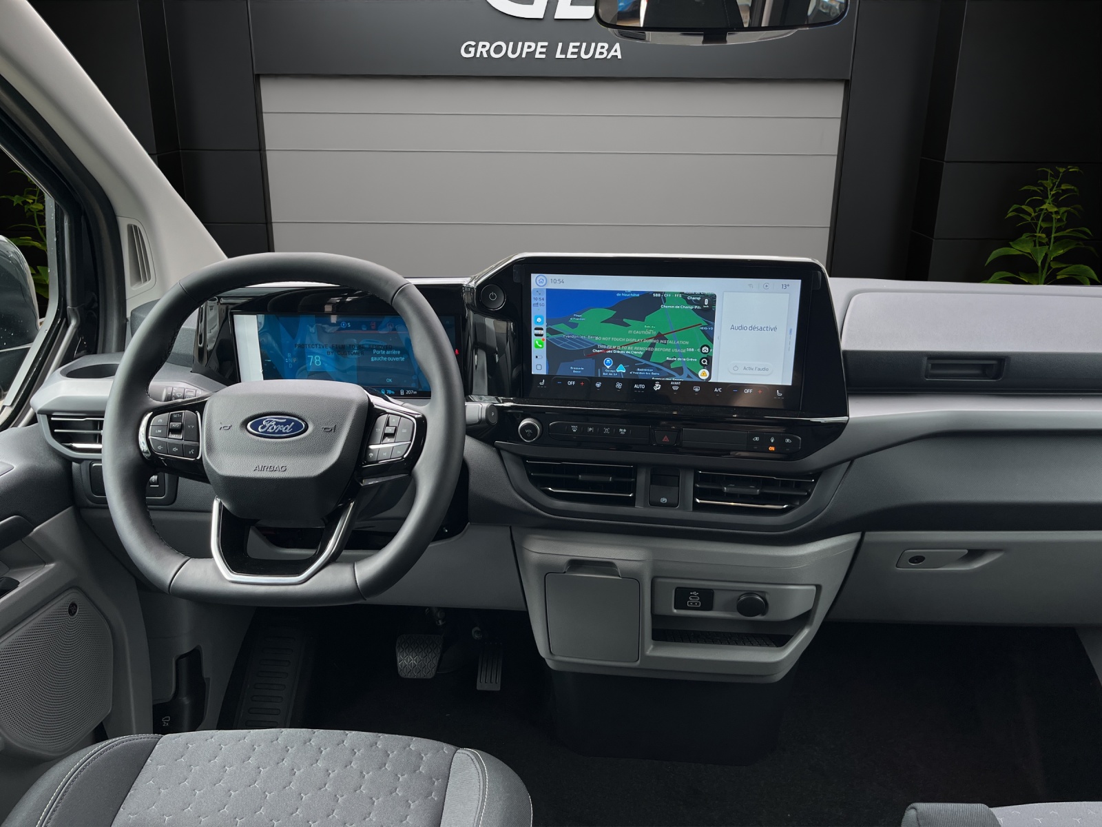FORD Tourneo Bus 340 L2H1 65kWh Titanium-image-11