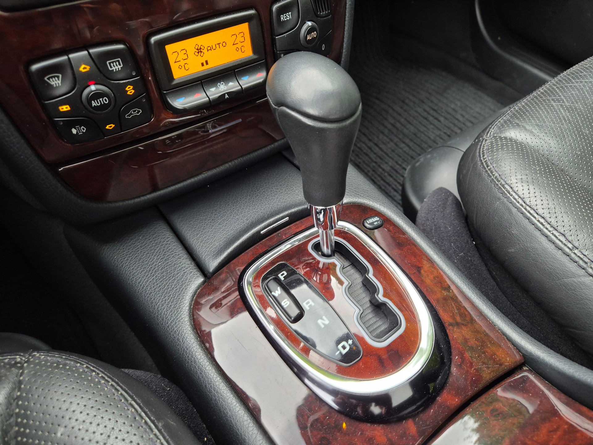 MERCEDES-BENZ S 55 AMG-image-28