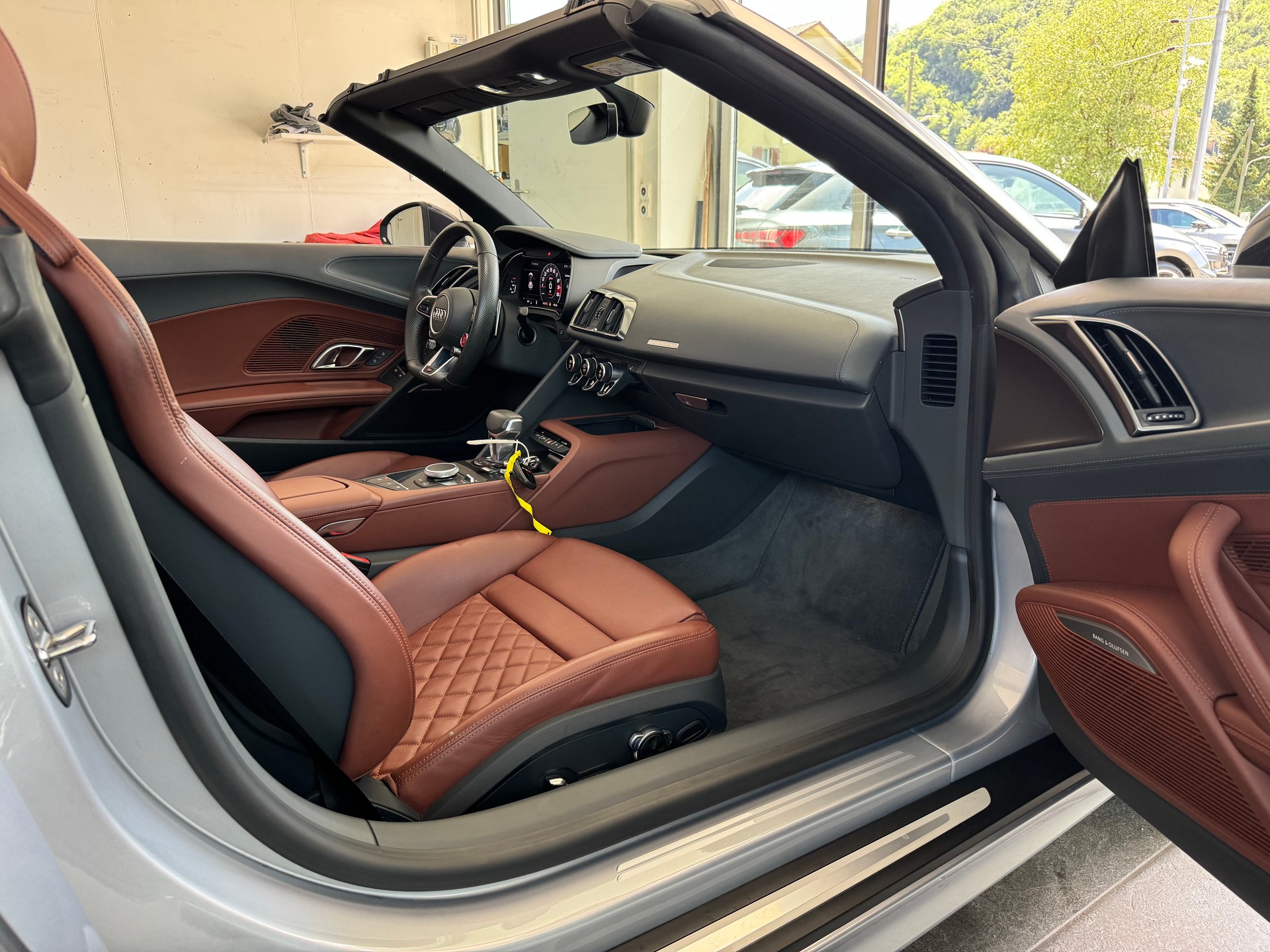AUDI R8 Spyder 5.2 S-Tronic *NO OPF*-image-13