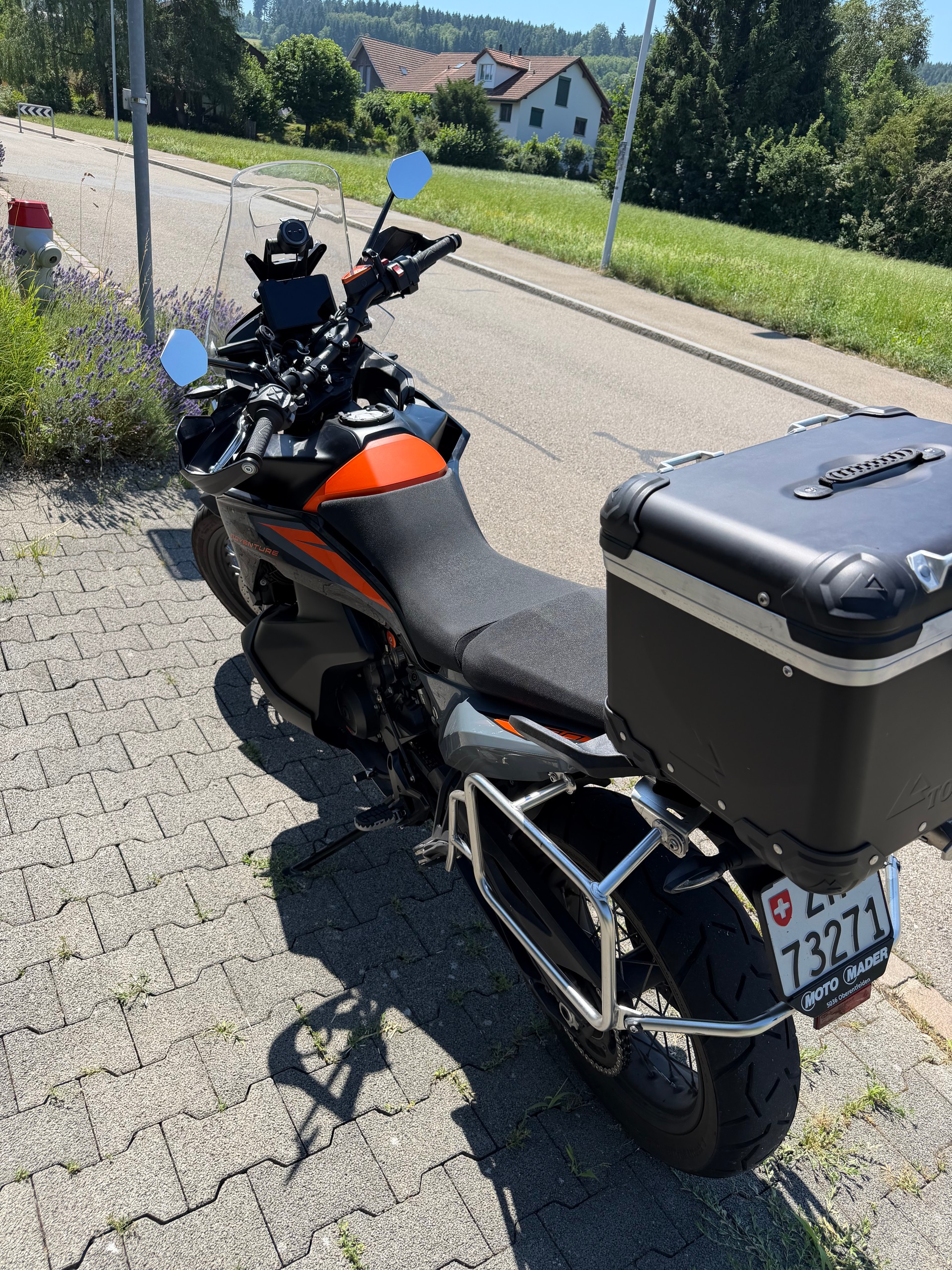 KTM 890 Adventure-image-1