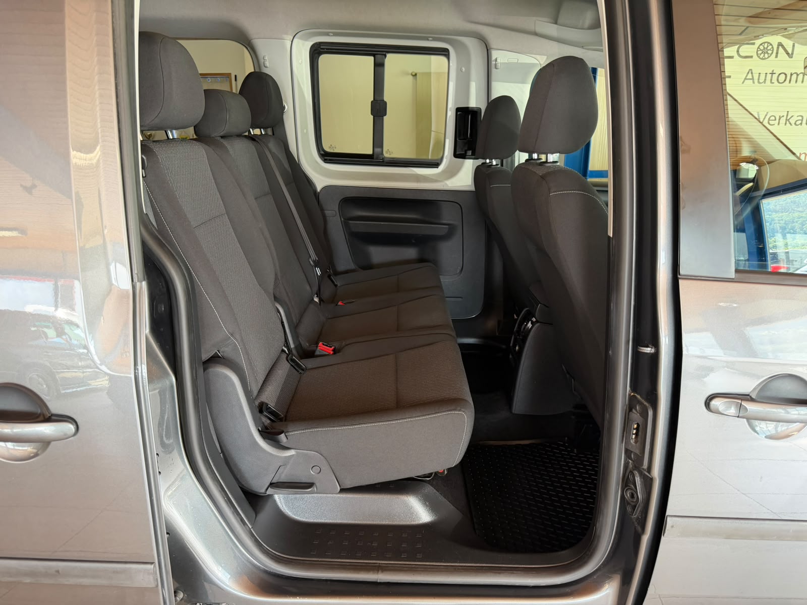 VW Caddy Maxi 2.0 TDI Comfortline 4Motion-image-21