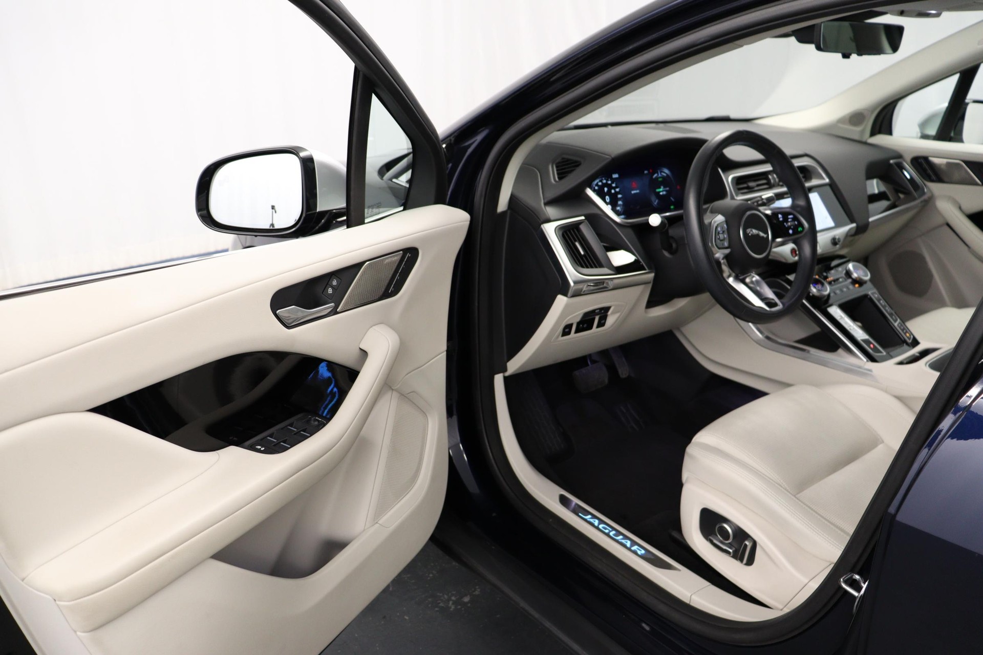 JAGUAR I-Pace EV400 SE AWD-image-17