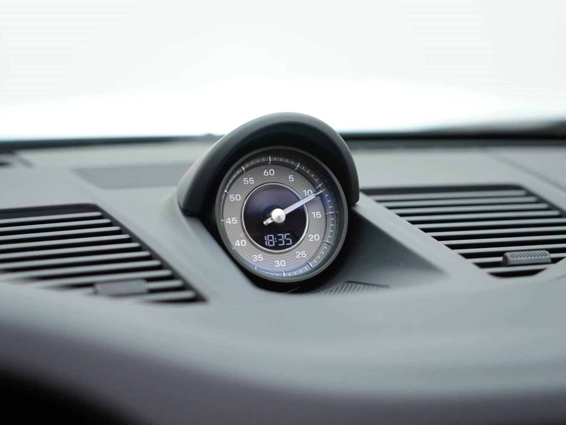 PORSCHE 911 Turbo S Cabriolet-image-27