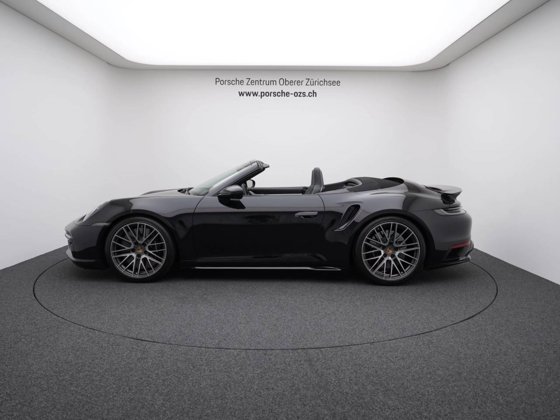 PORSCHE 911 Turbo S Cabriolet-showroom-element-1