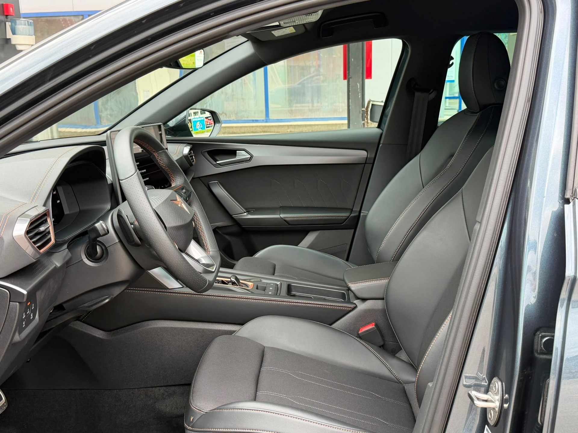 CUPRA LEON ST 1.5 eTSI DSG *Top Zustand**Top Ausstattung**Elektr. Anhängerkupplung*-image-9
