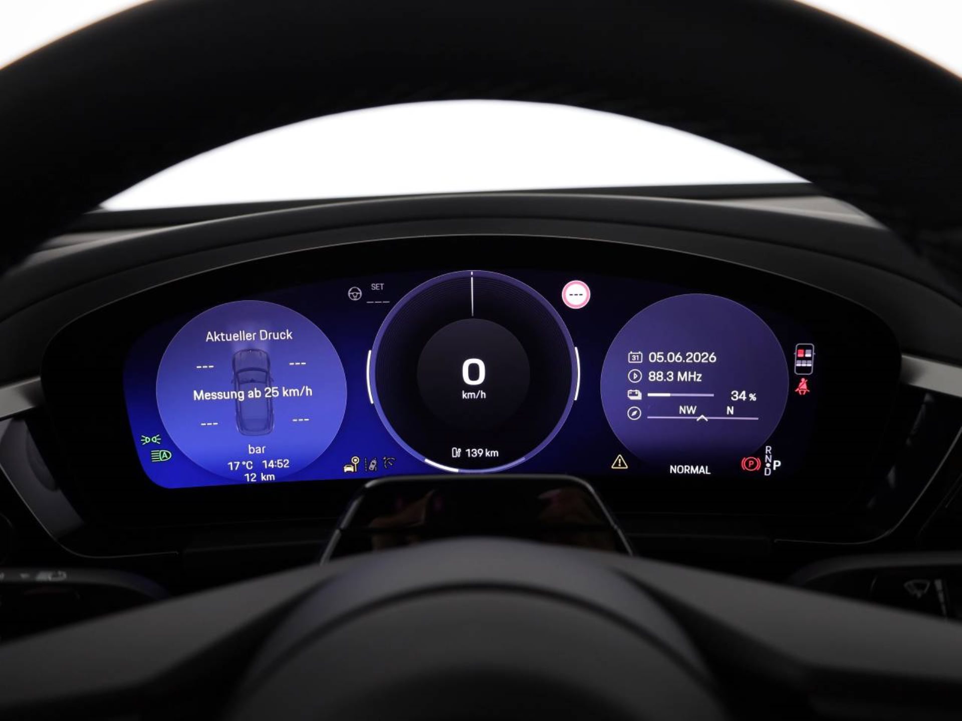 PORSCHE Macan 4-image-10