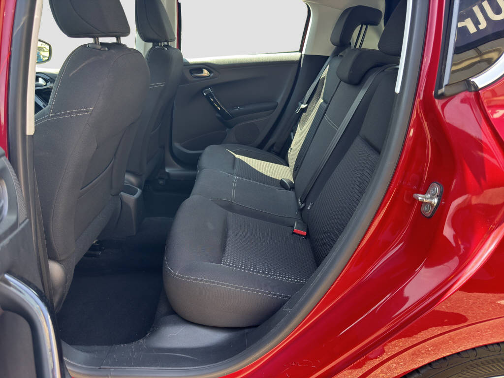 PEUGEOT 208 1.2 PureTech Allure S/S-image-11