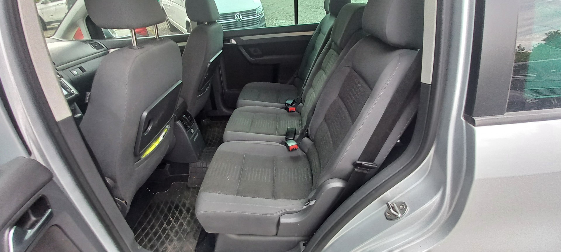 VW Touran 2.0 TDI Highline-image-10