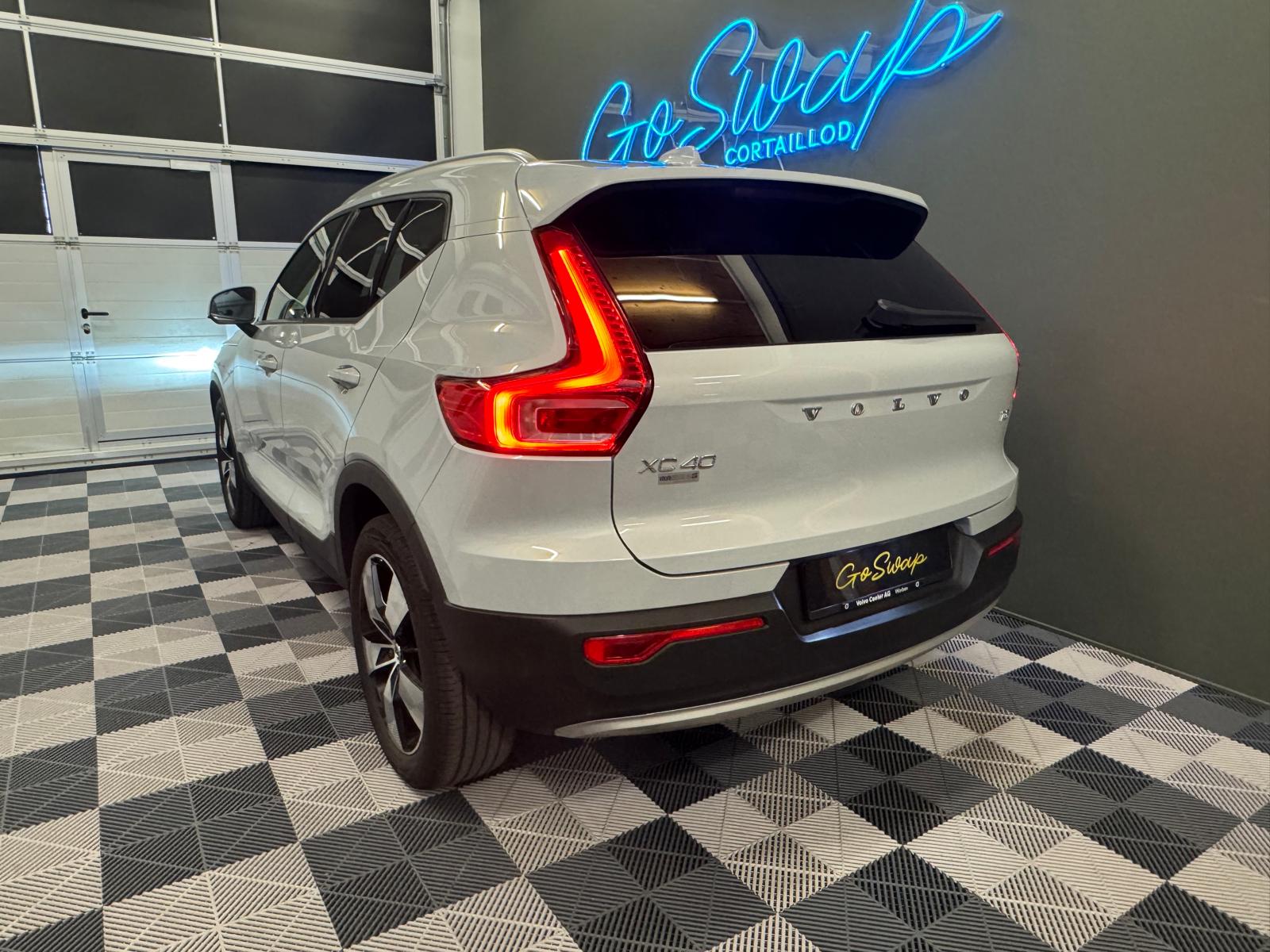 VOLVO XC40 T3 Momentum Geartronic-showroom-element-3