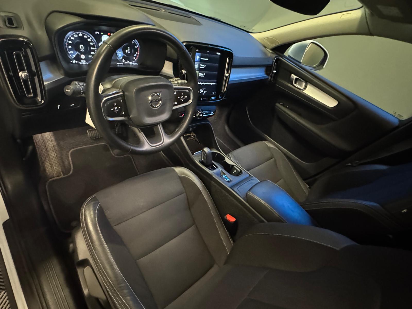 VOLVO XC40 T3 Momentum Geartronic-showroom-element-1